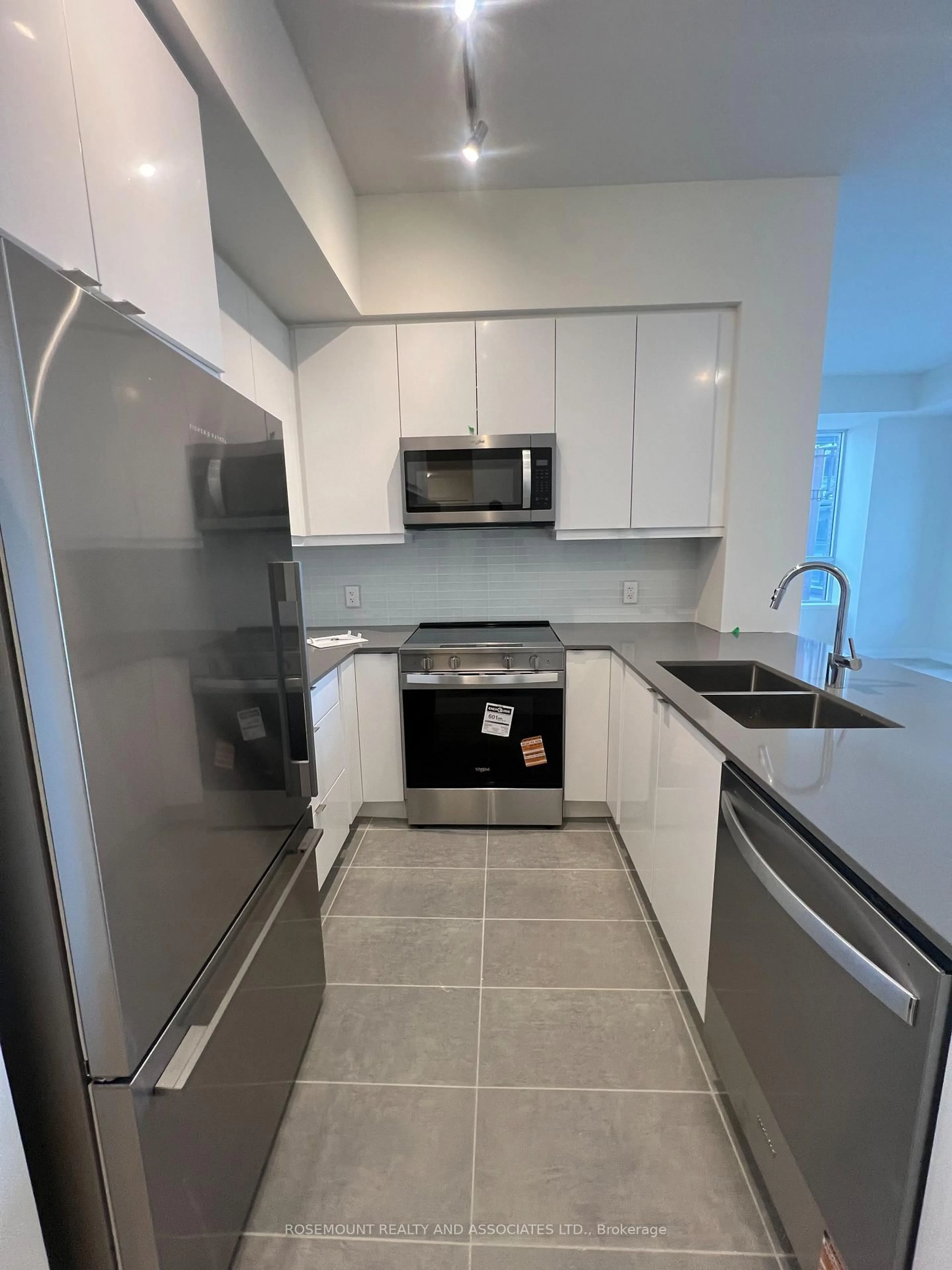 Standard kitchen, unknown for 3260 Sheppard Ave #1004, Toronto Ontario M1T 0B3