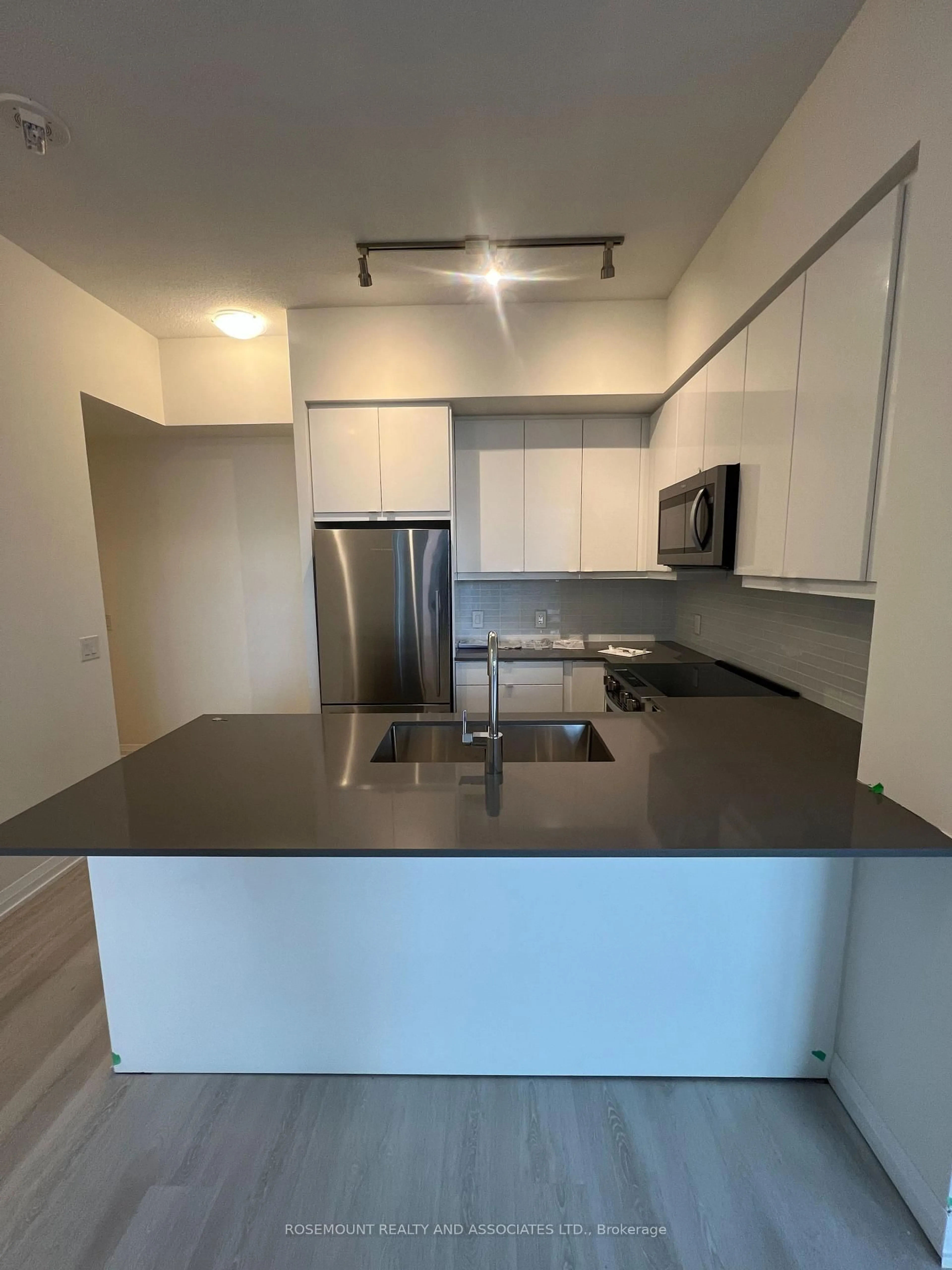 Standard kitchen, unknown for 3260 Sheppard Ave #1004, Toronto Ontario M1T 0B3