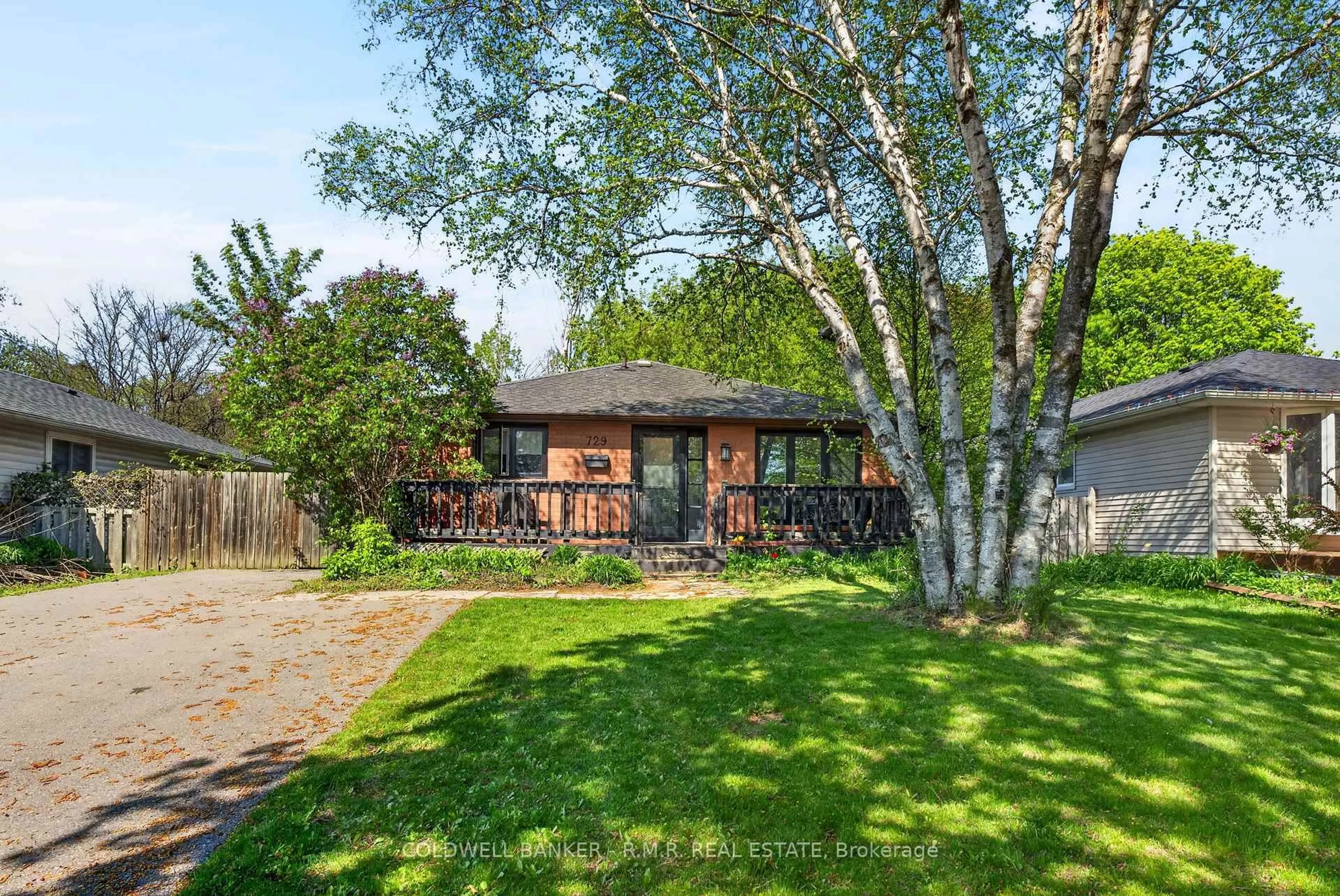Home with brick exterior material, street for 729 Downview Cres, Oshawa Ontario L1H 7W4