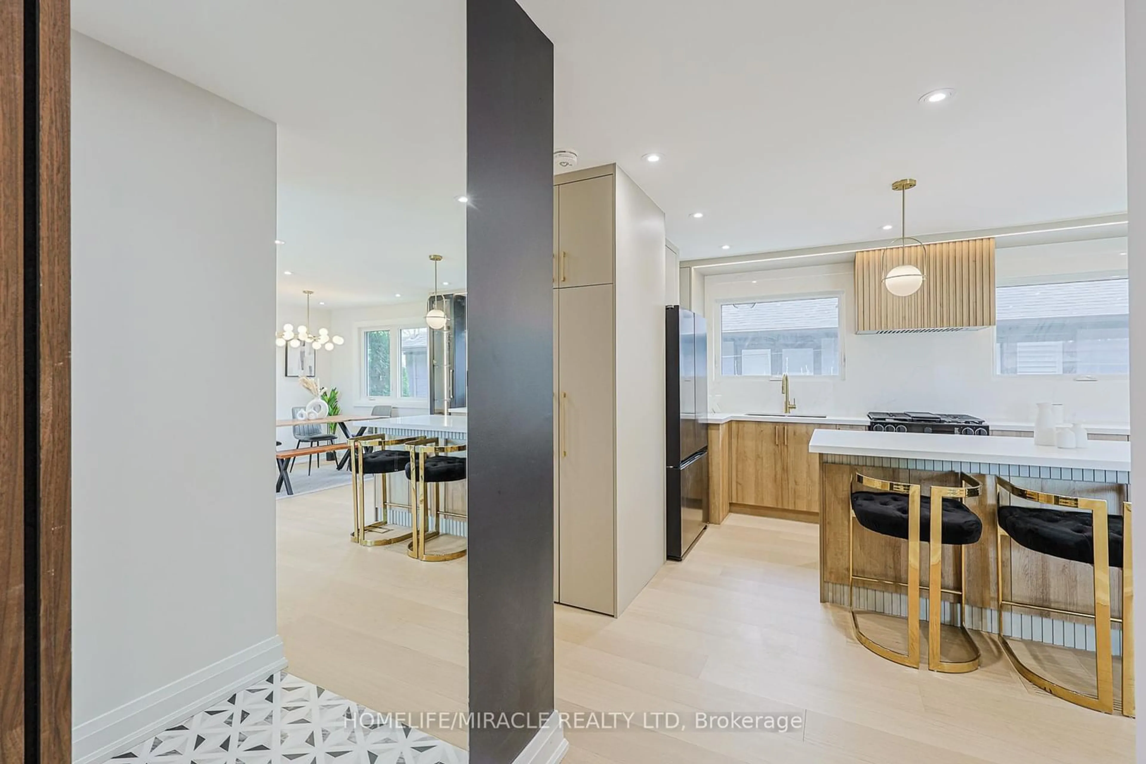 Open concept kitchen, ceramic/tile floor for 158 Cass Ave, Toronto Ontario M1T 2B7