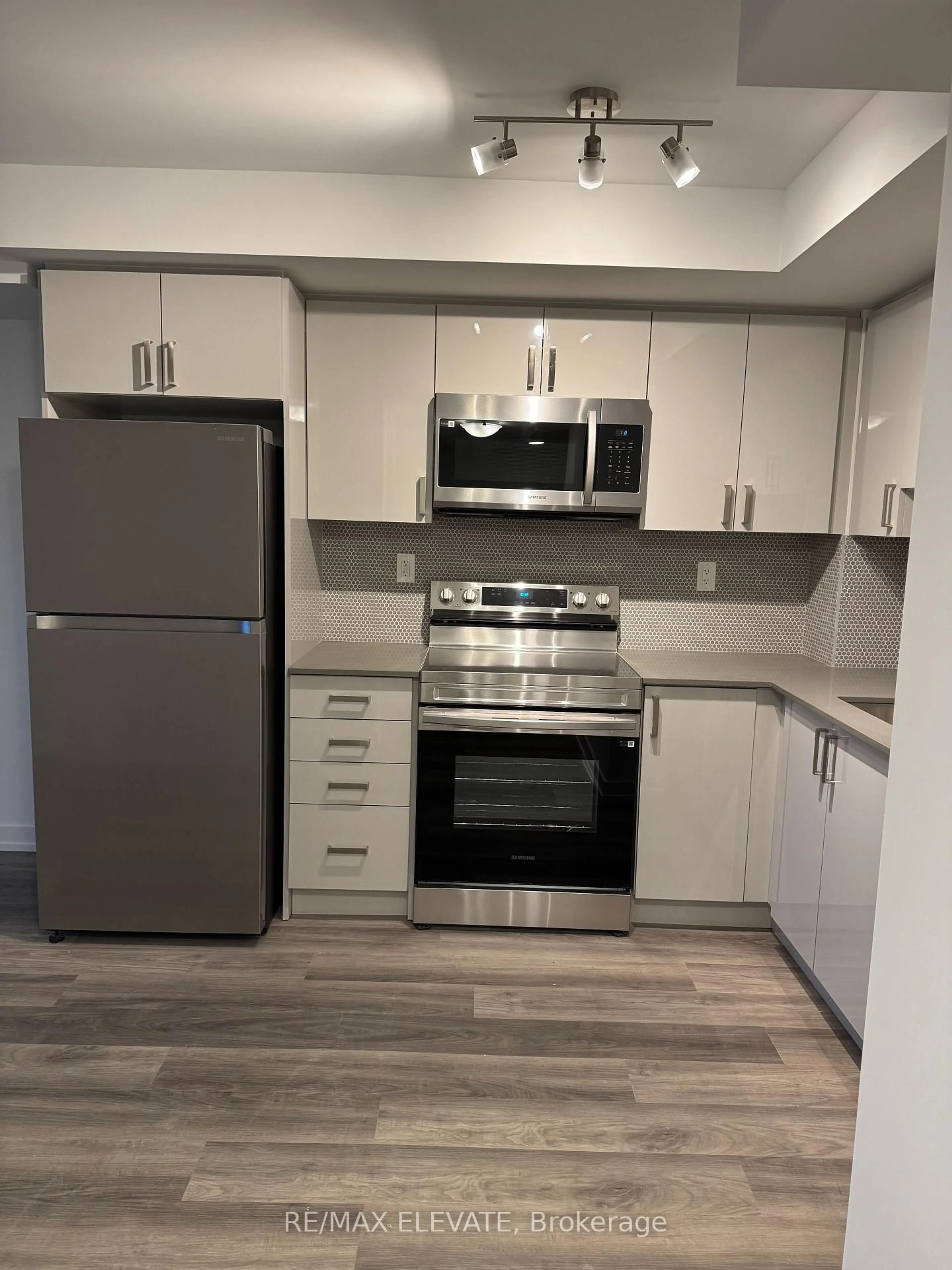 Standard kitchen, unknown for 1435 Celebration Dr #1910, Pickering Ontario L1W 0C4