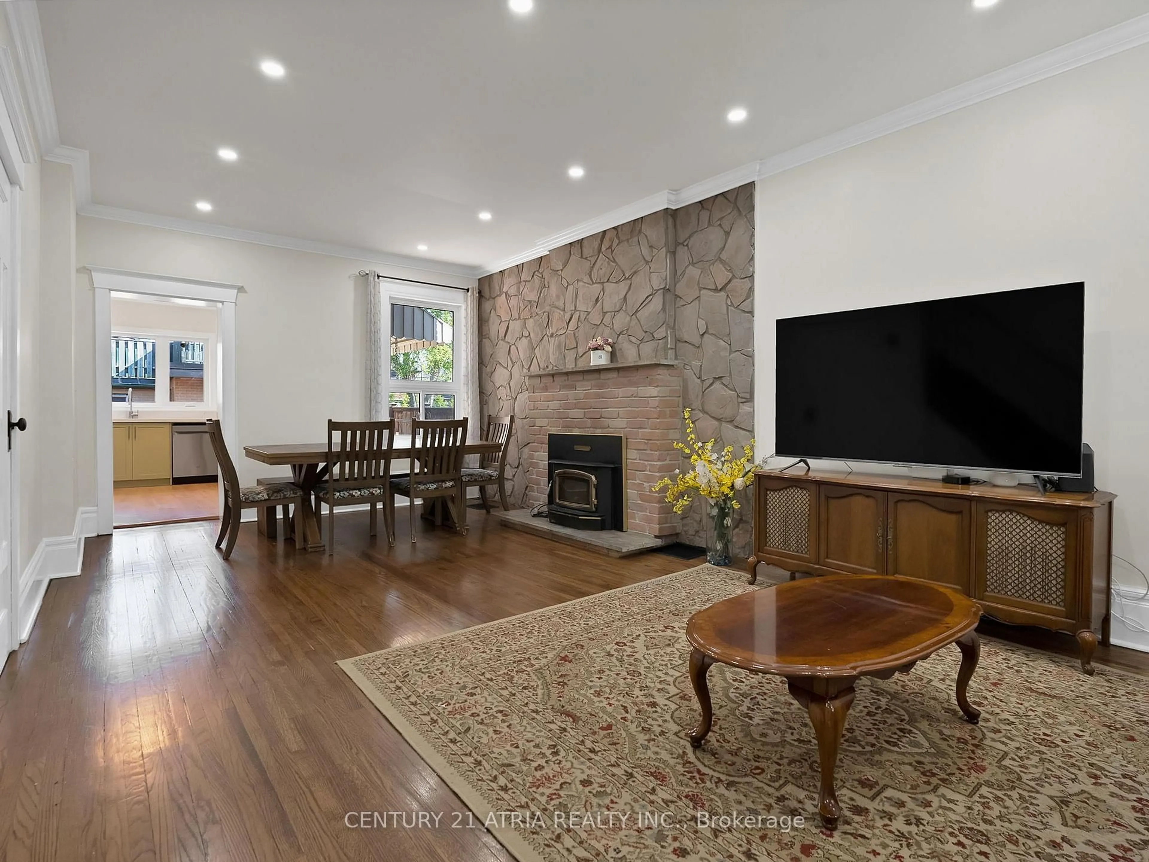 Living room with furniture, unknown for 32 Rosevear Ave, Toronto Ontario M4C 1Z3