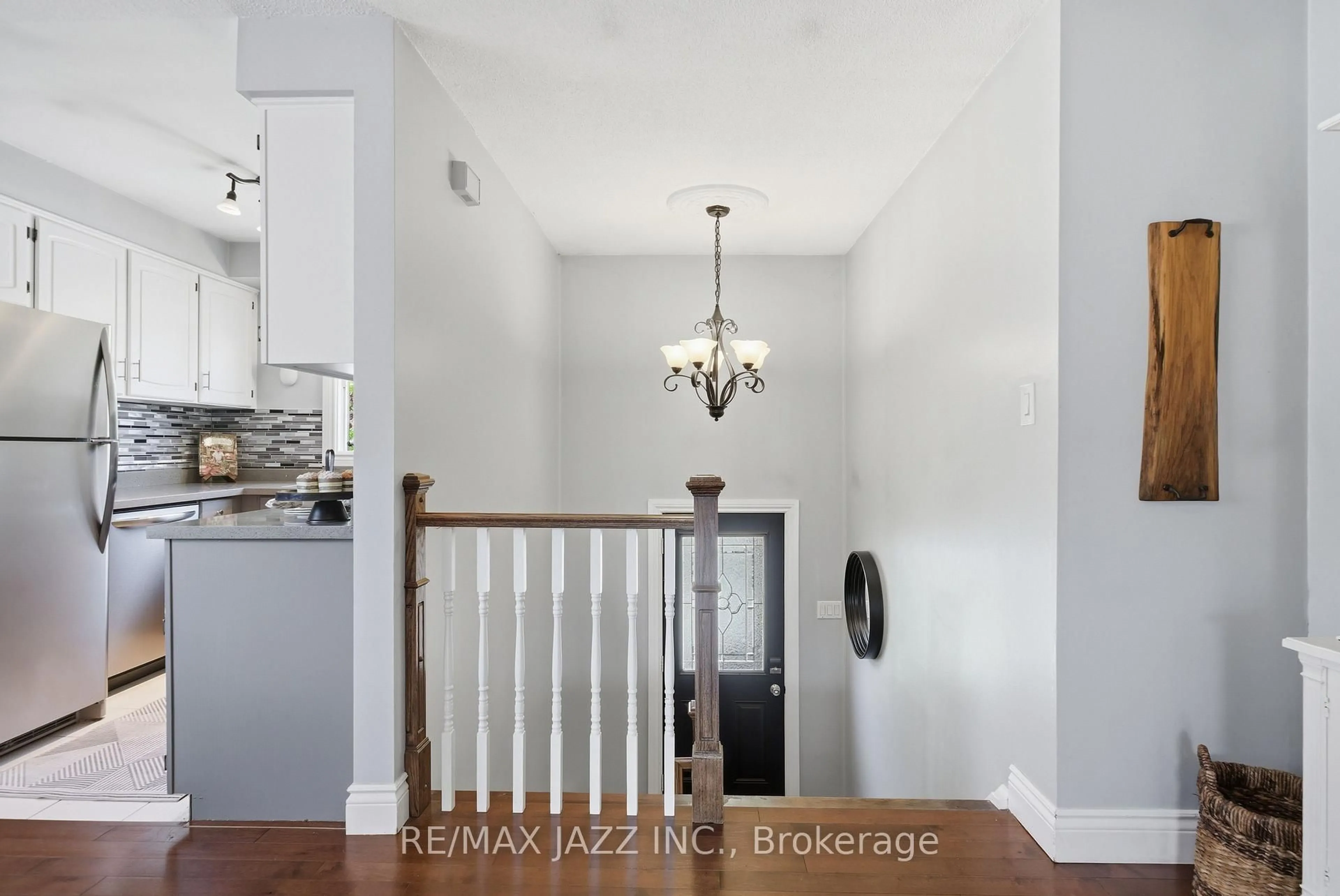 Indoor entryway for 50 Hartsfield Dr, Clarington Ontario L1E 1L8