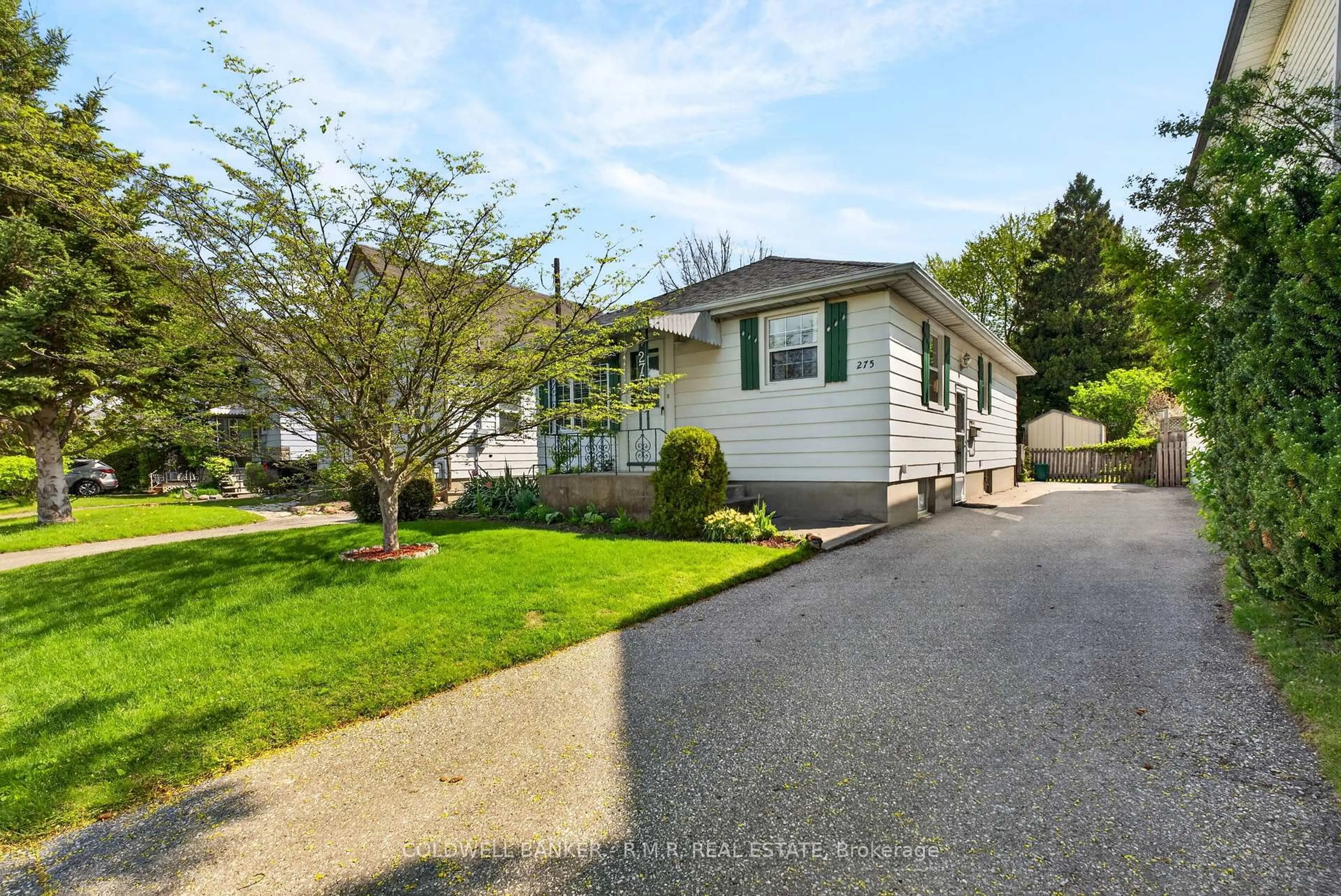 Home with vinyl exterior material, street for 275 Oshawa Blvd, Oshawa Ontario L1G 5T2