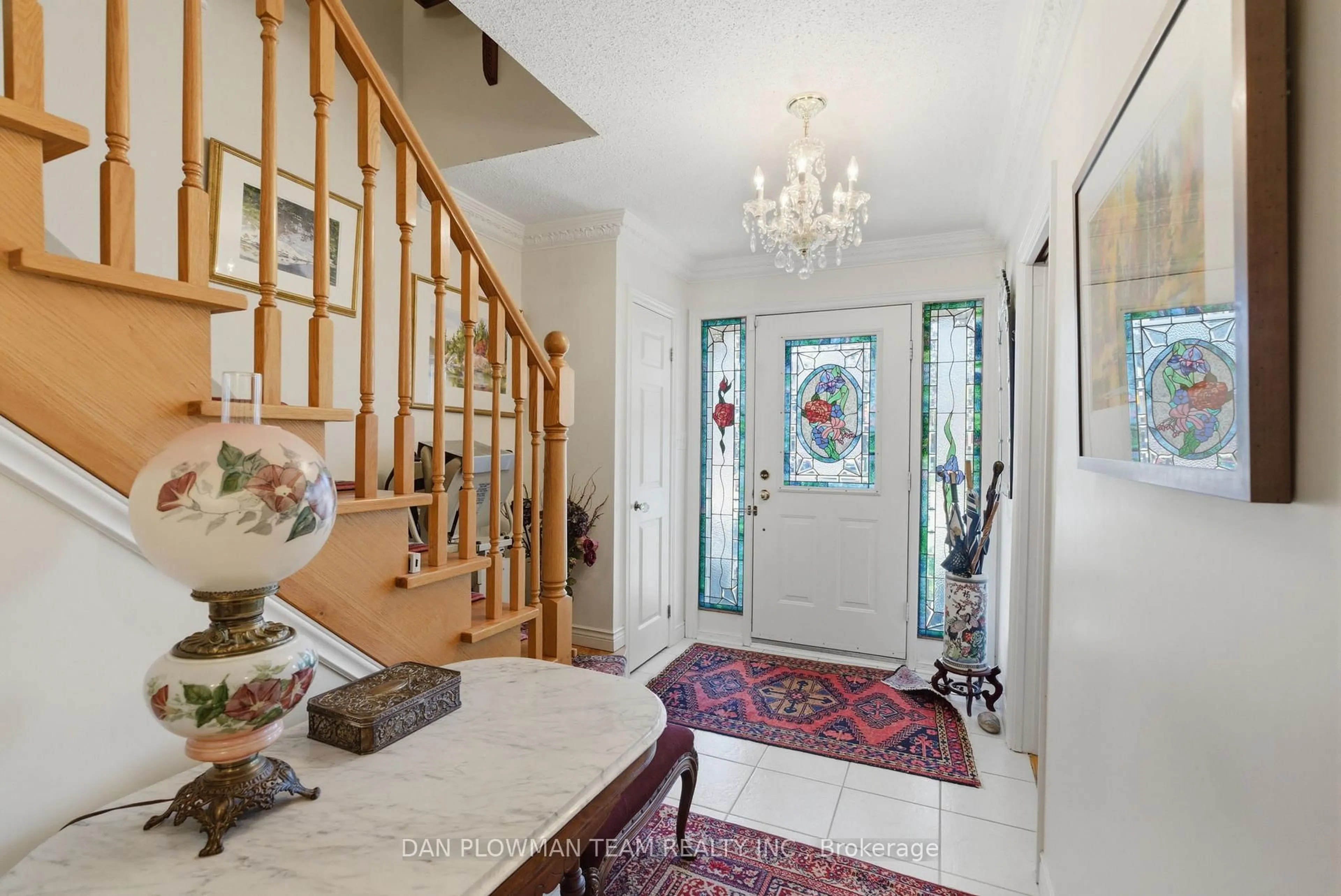 Indoor entryway for 10 Barrington Pl, Clarington Ontario L1E 2K9