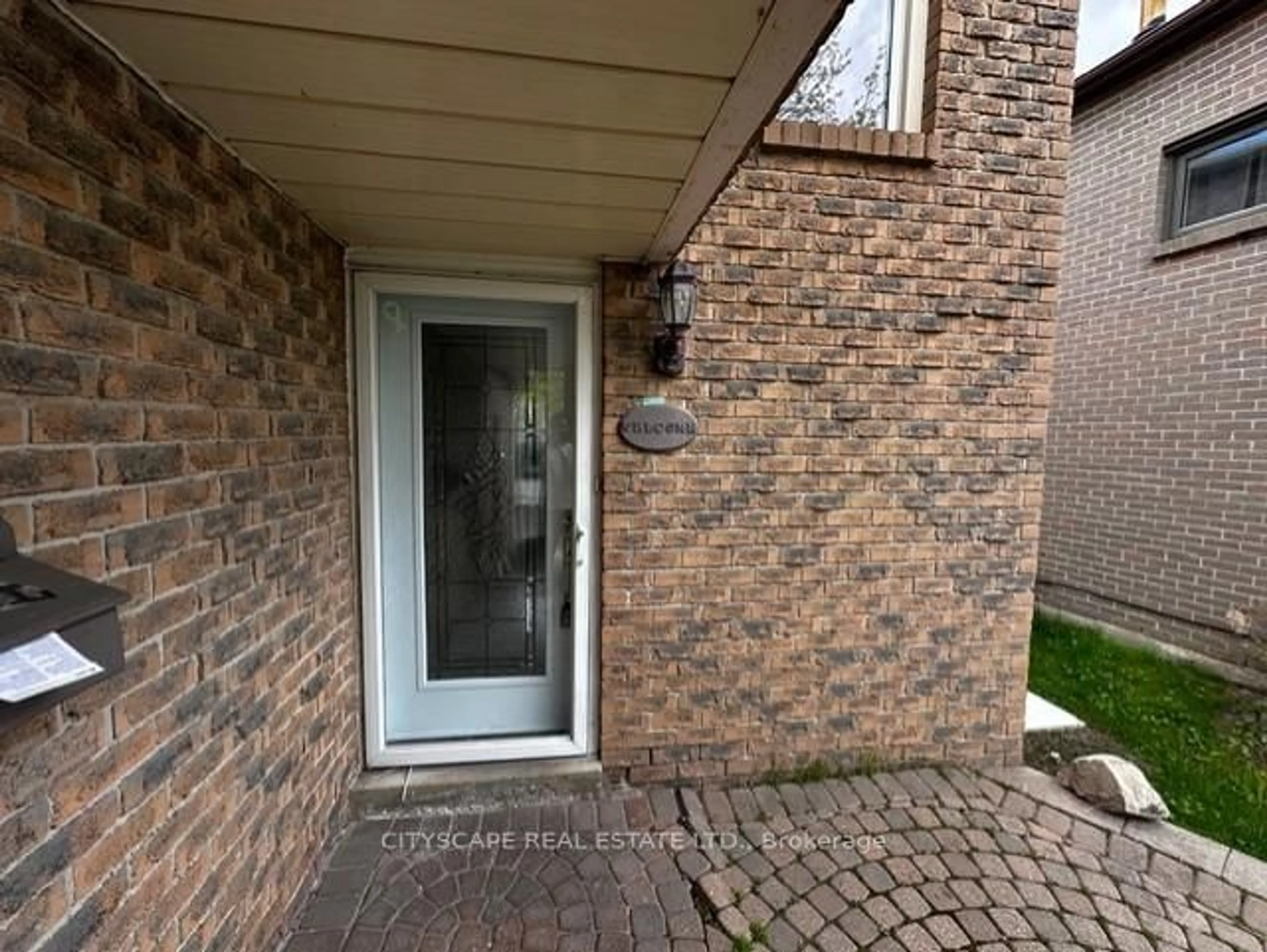 Unknown for 82 Chatfield Dr, Ajax Ontario L1T 2J9