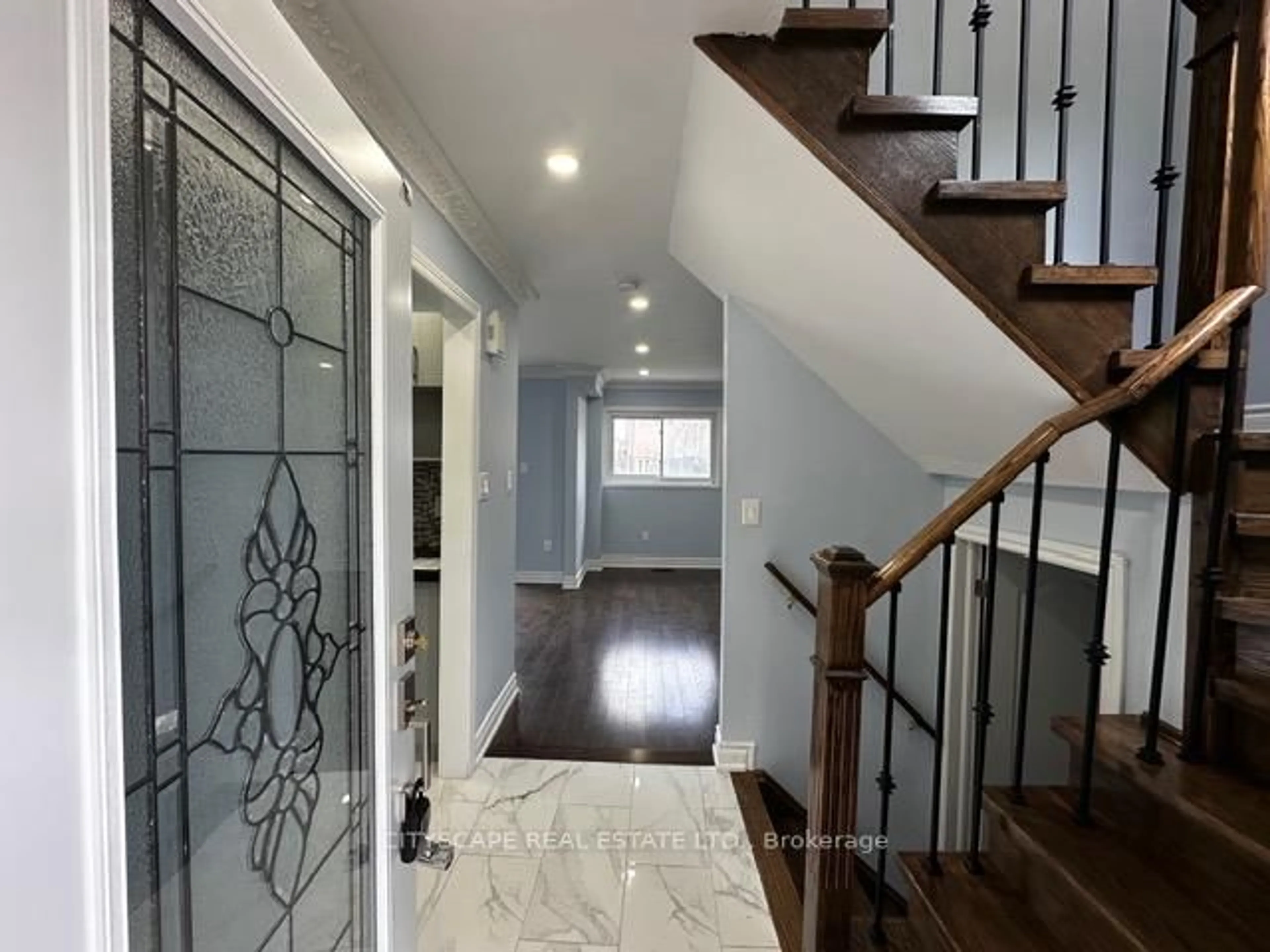 Indoor entryway for 82 Chatfield Dr, Ajax Ontario L1T 2J9