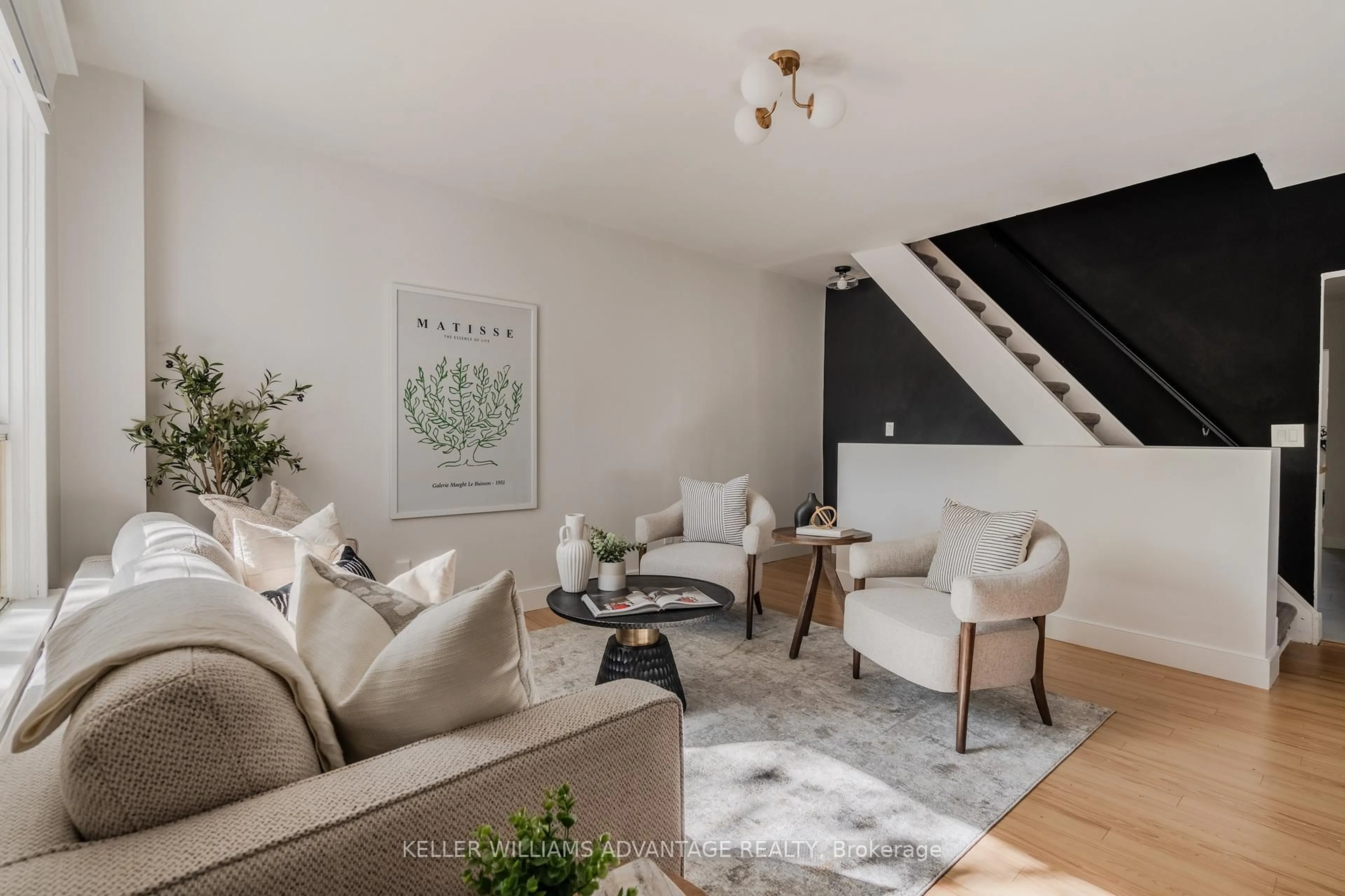 Living room with furniture, unknown for 182 Pickering St, Toronto Ontario M4E 3J8