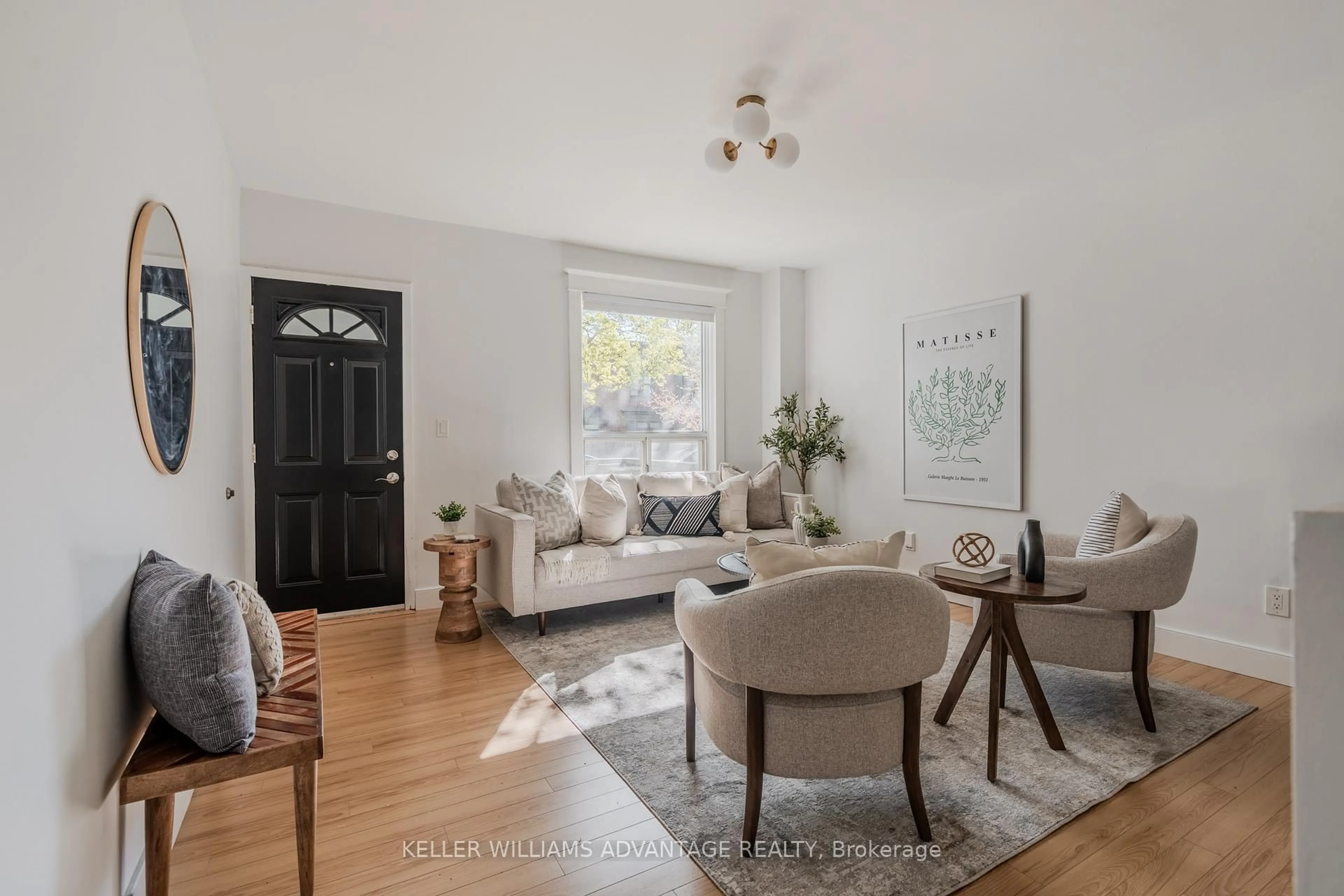 Living room with furniture, unknown for 182 Pickering St, Toronto Ontario M4E 3J8