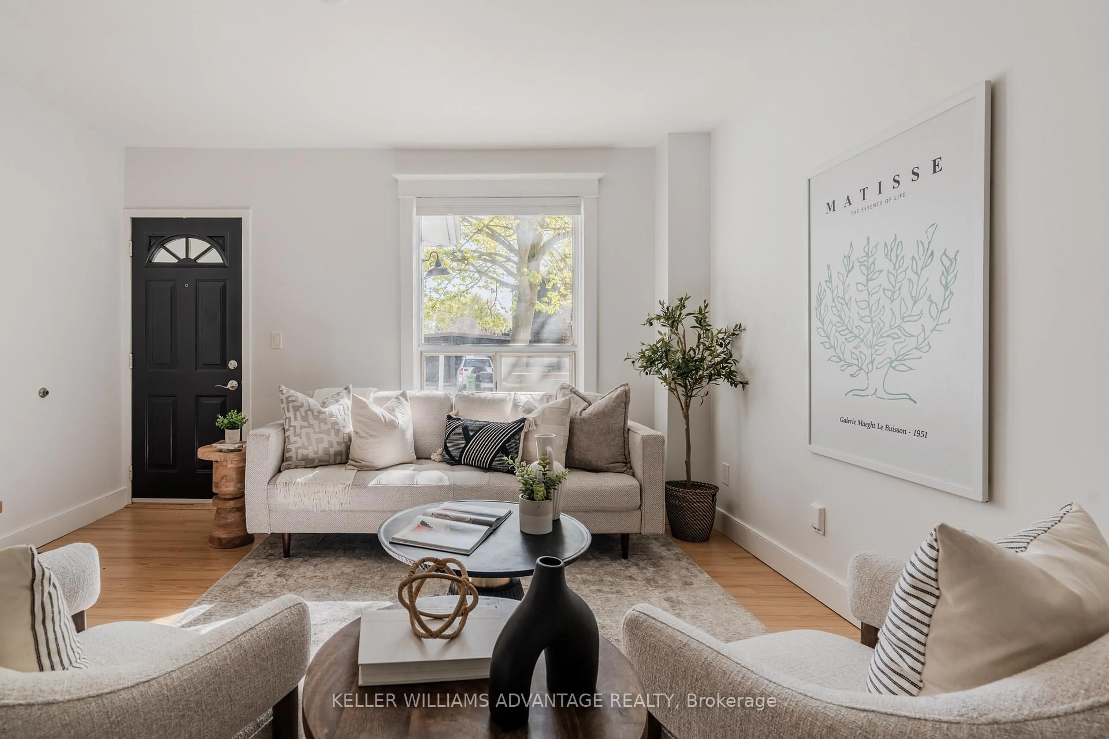 Living room with furniture, unknown for 182 Pickering St, Toronto Ontario M4E 3J8