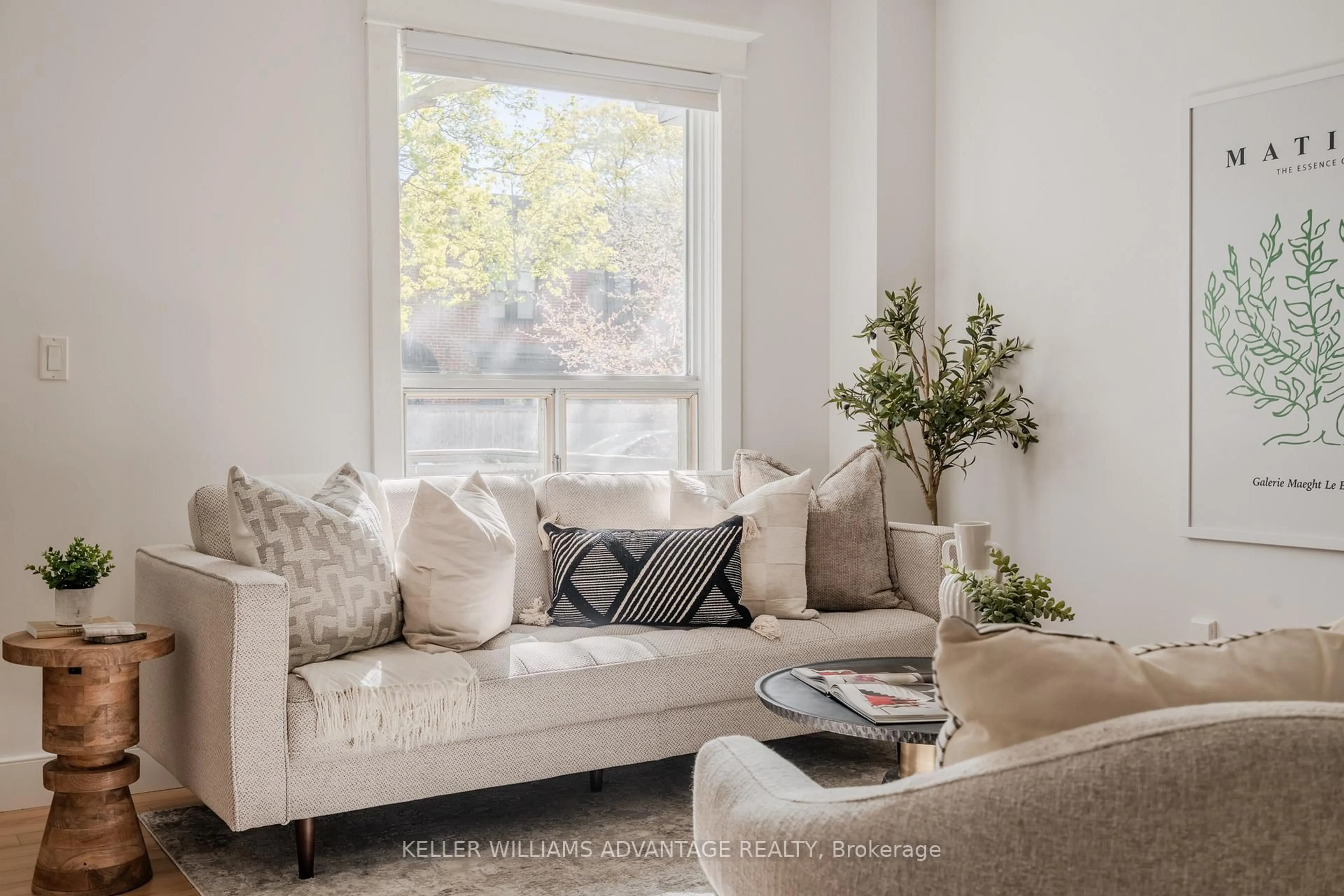 Living room with furniture, unknown for 182 Pickering St, Toronto Ontario M4E 3J8