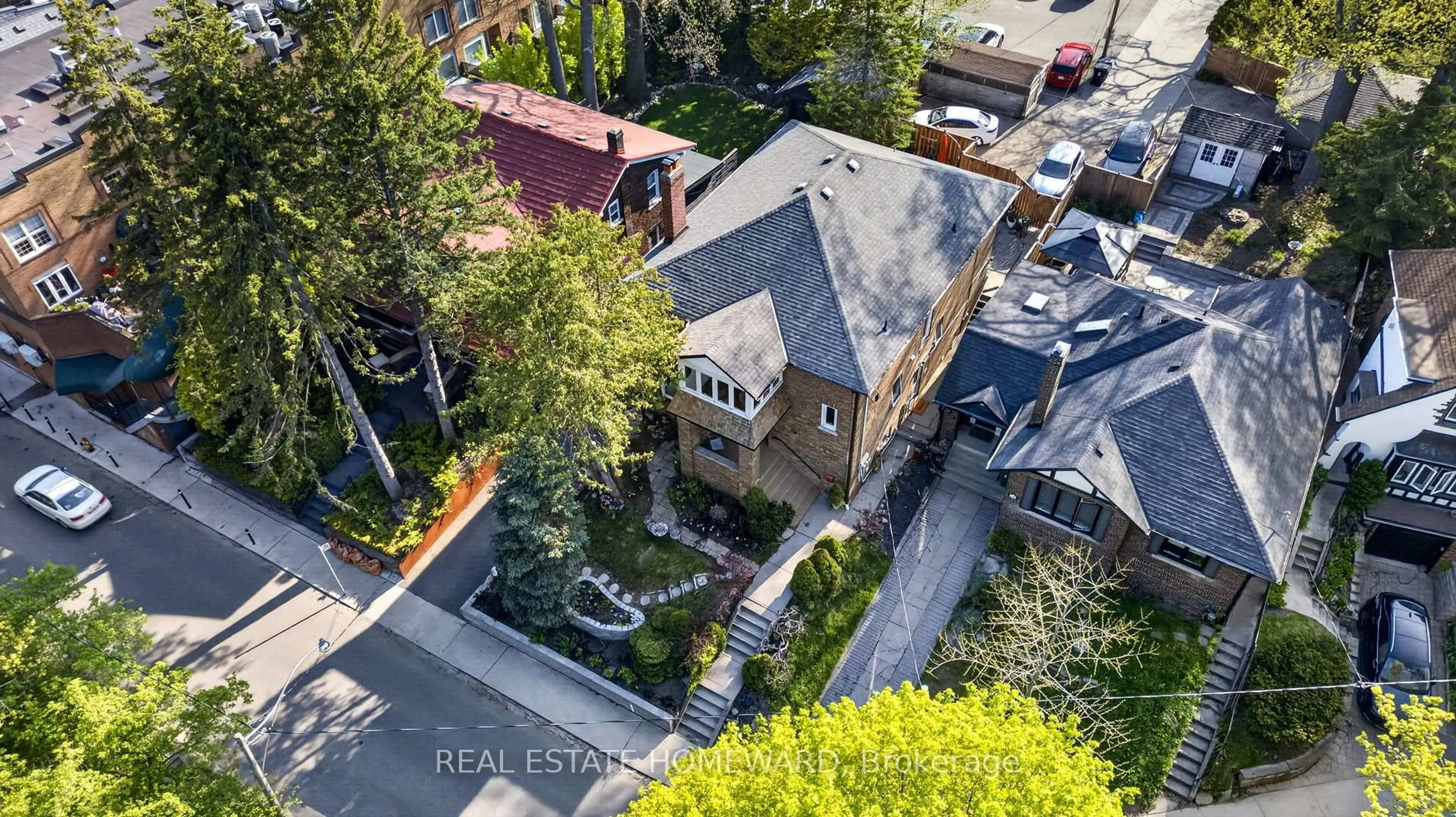 A pic from outside/outdoor area/front of a property/back of a property/a pic from drone, street for 128 Glen Manor Dr, Toronto Ontario M4E 2X6