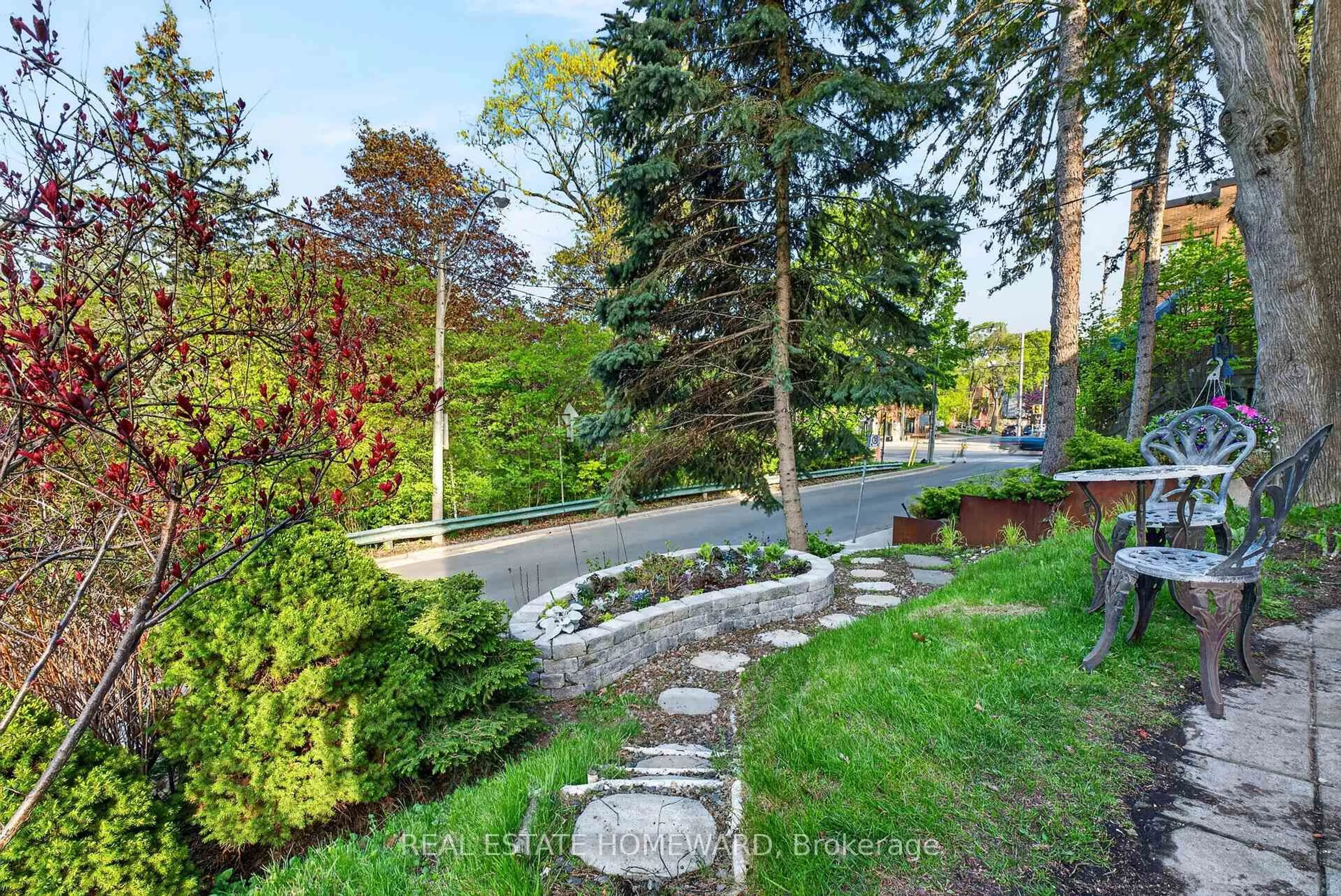 Patio, street for 128 Glen Manor Dr, Toronto Ontario M4E 2X6
