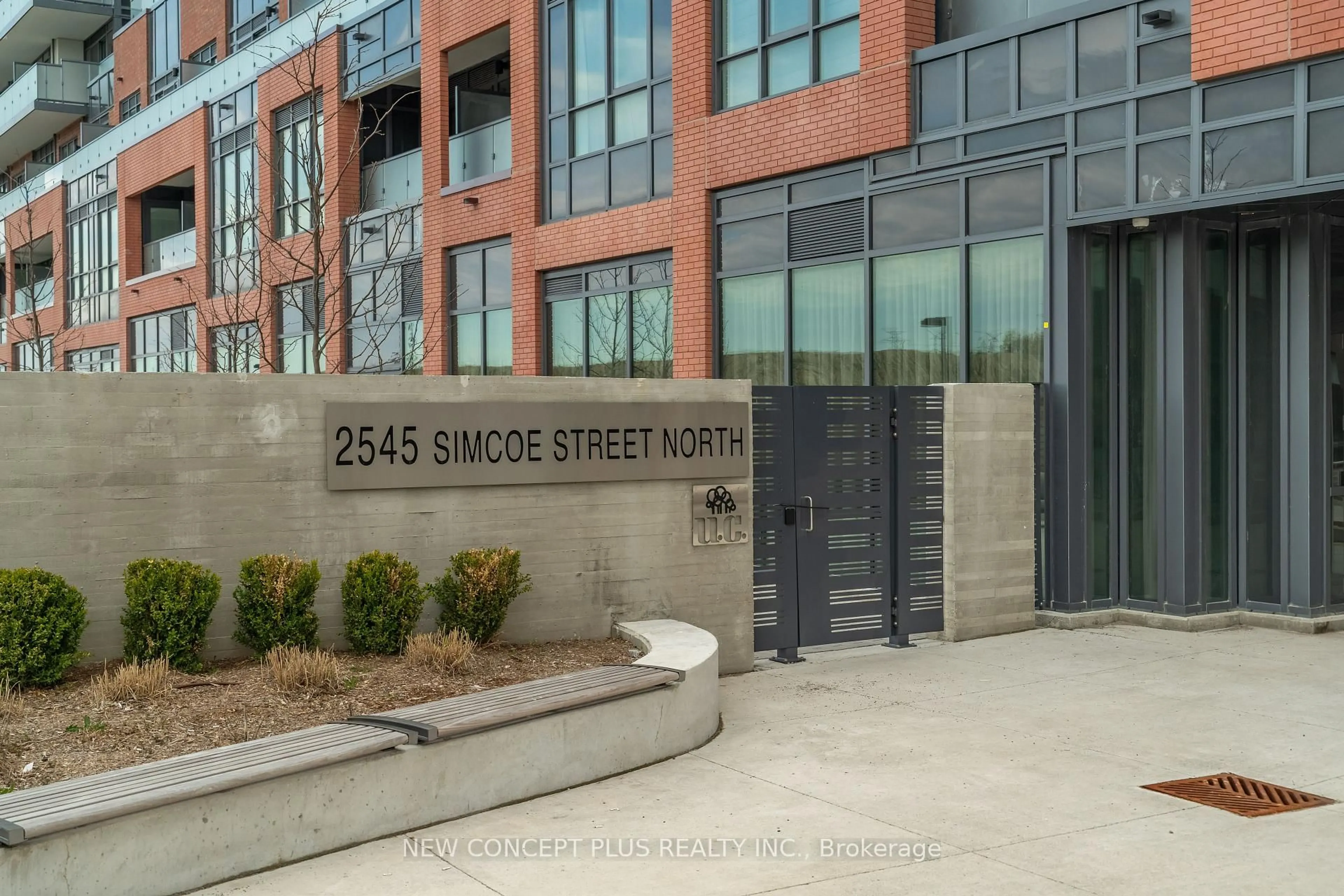 Indoor foyer for 2545 Simcoe St #835, Oshawa Ontario L1L 0W3