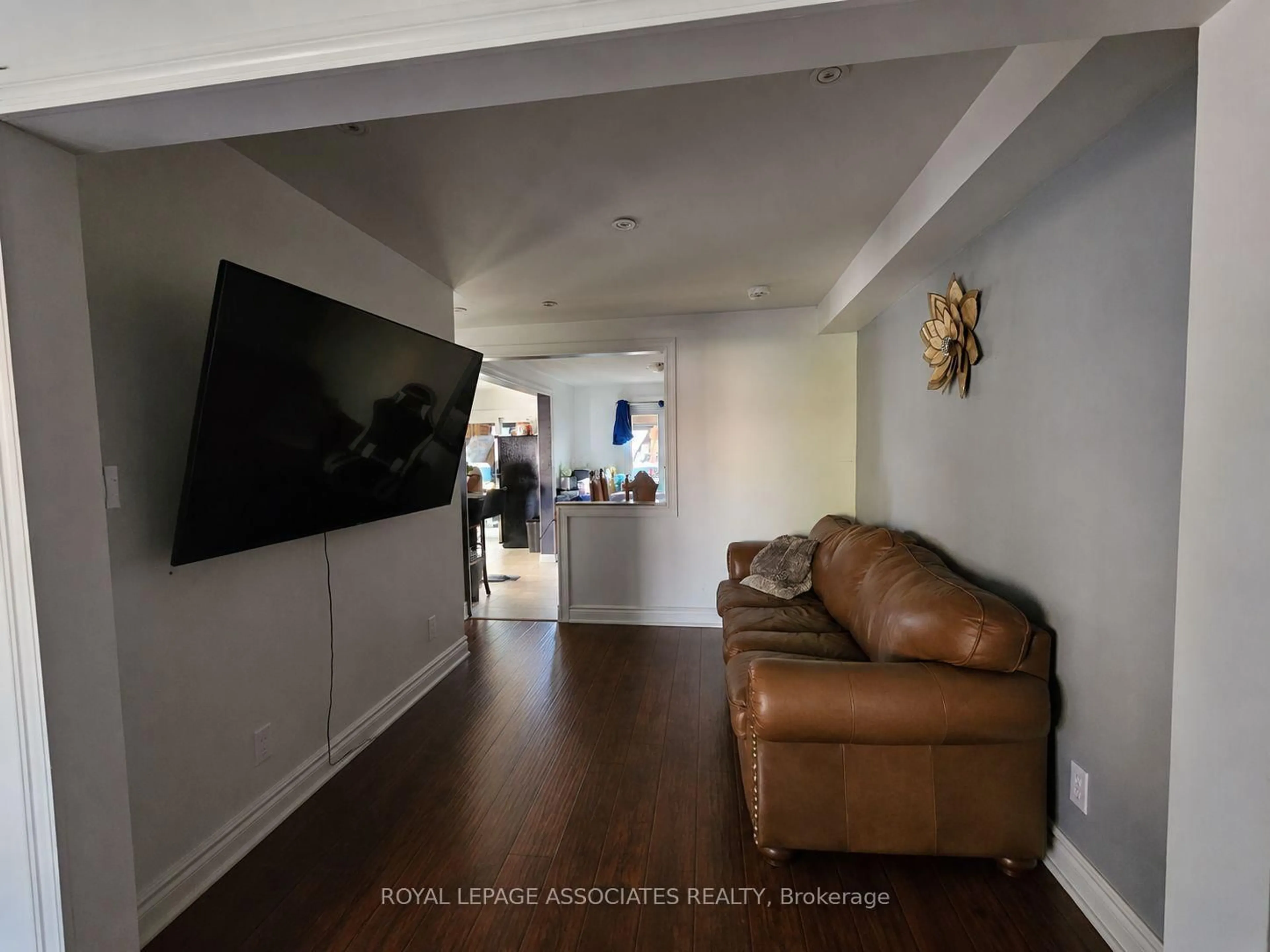 Unknown for 8 Chalmers Cres, Ajax Ontario L1S 5Z5