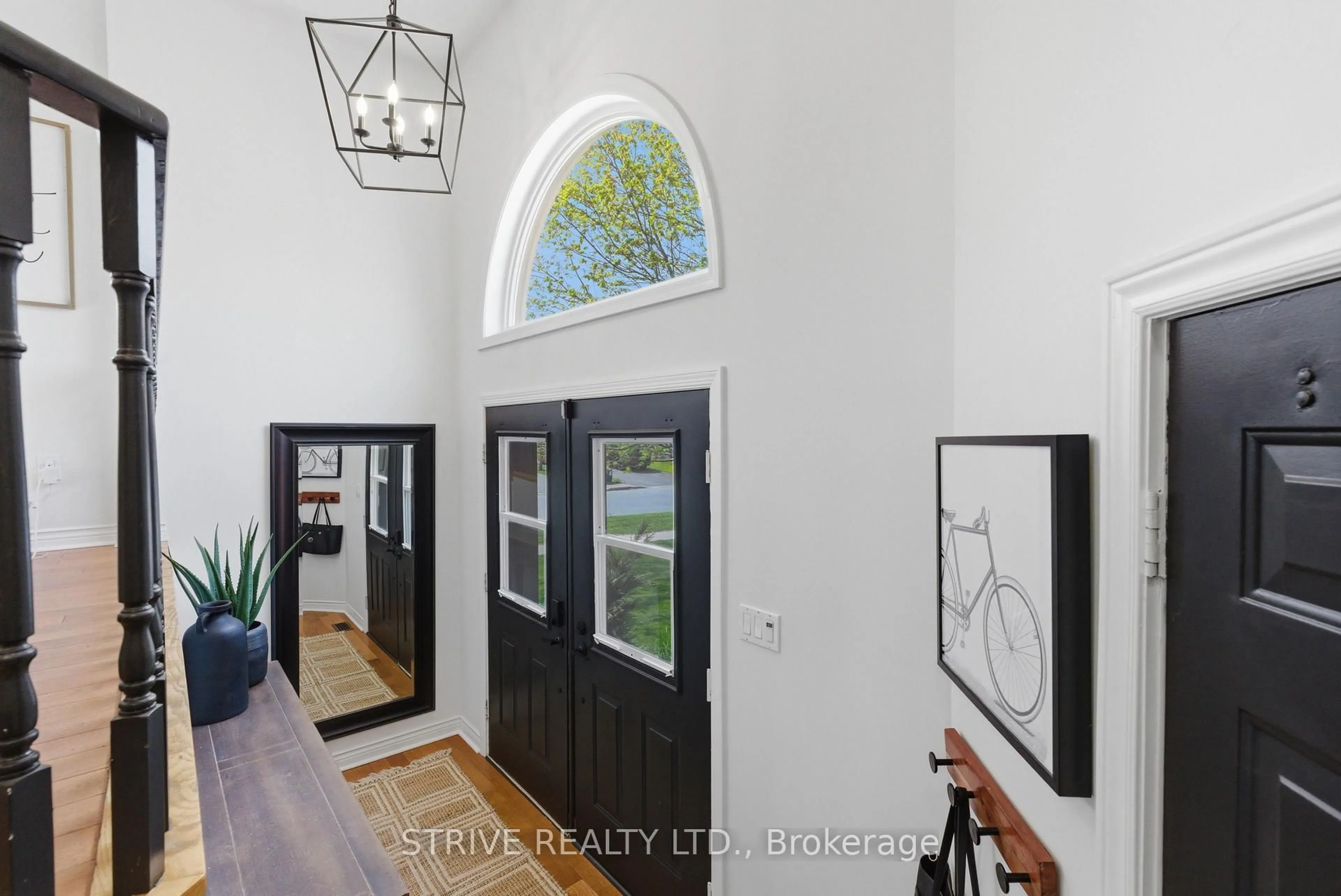Indoor entryway for 11 Granary Lane, Clarington Ontario L1E 2X9