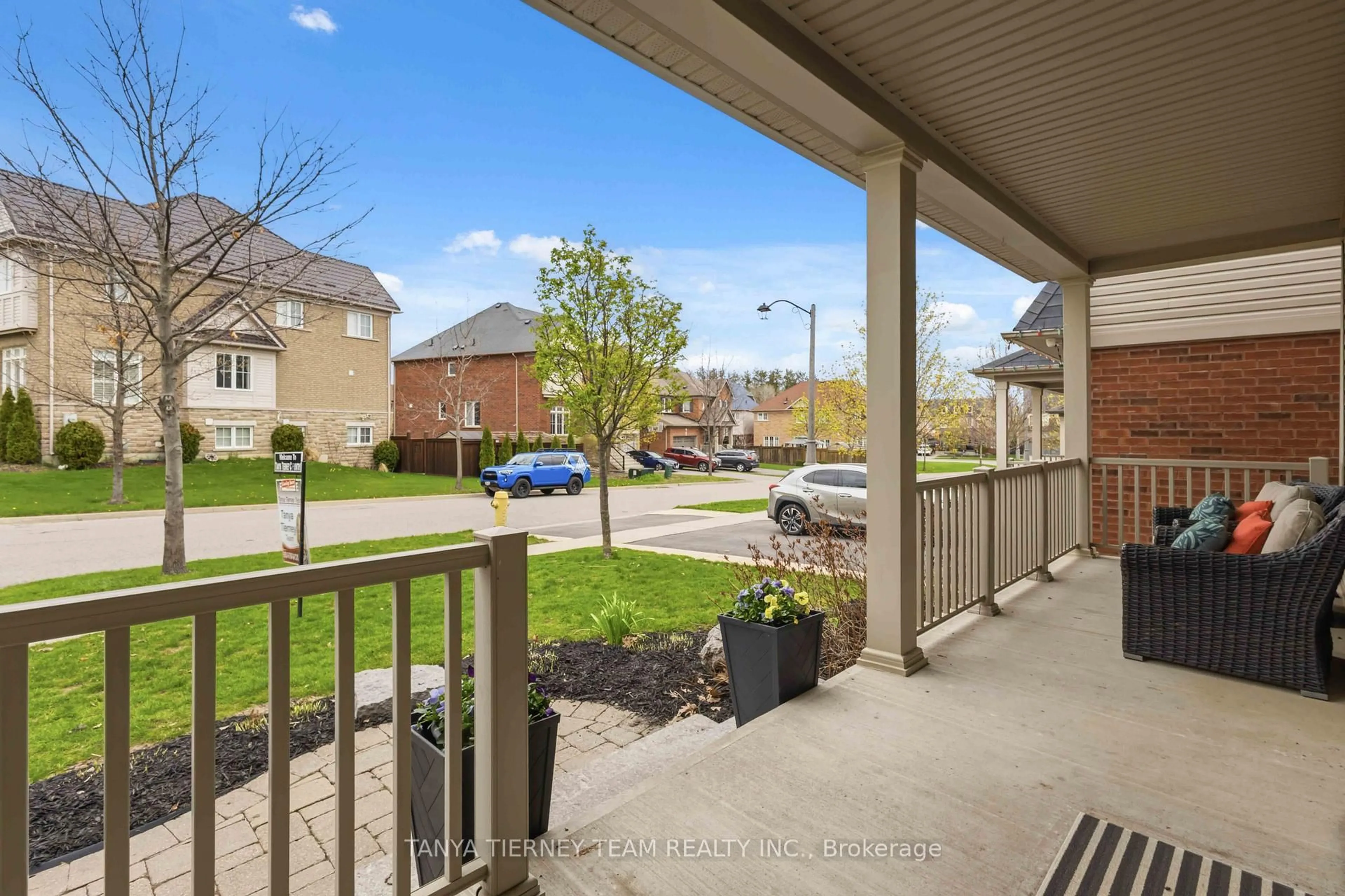 Patio, street for 2315 Hackett Pl, Oshawa Ontario L1L 0A2