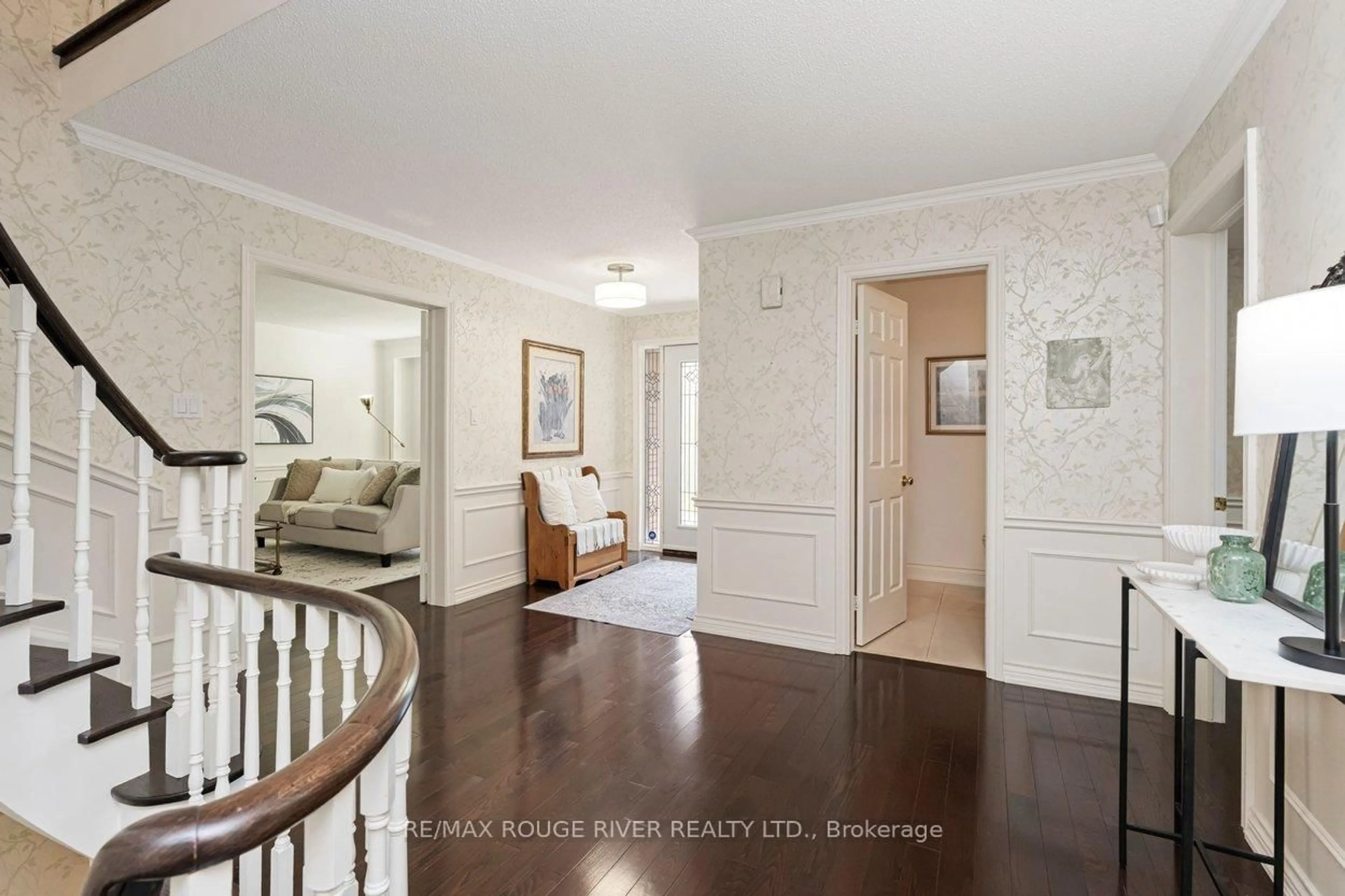Indoor foyer for 1 Brigadier Pl, Toronto Ontario M1C 3G1