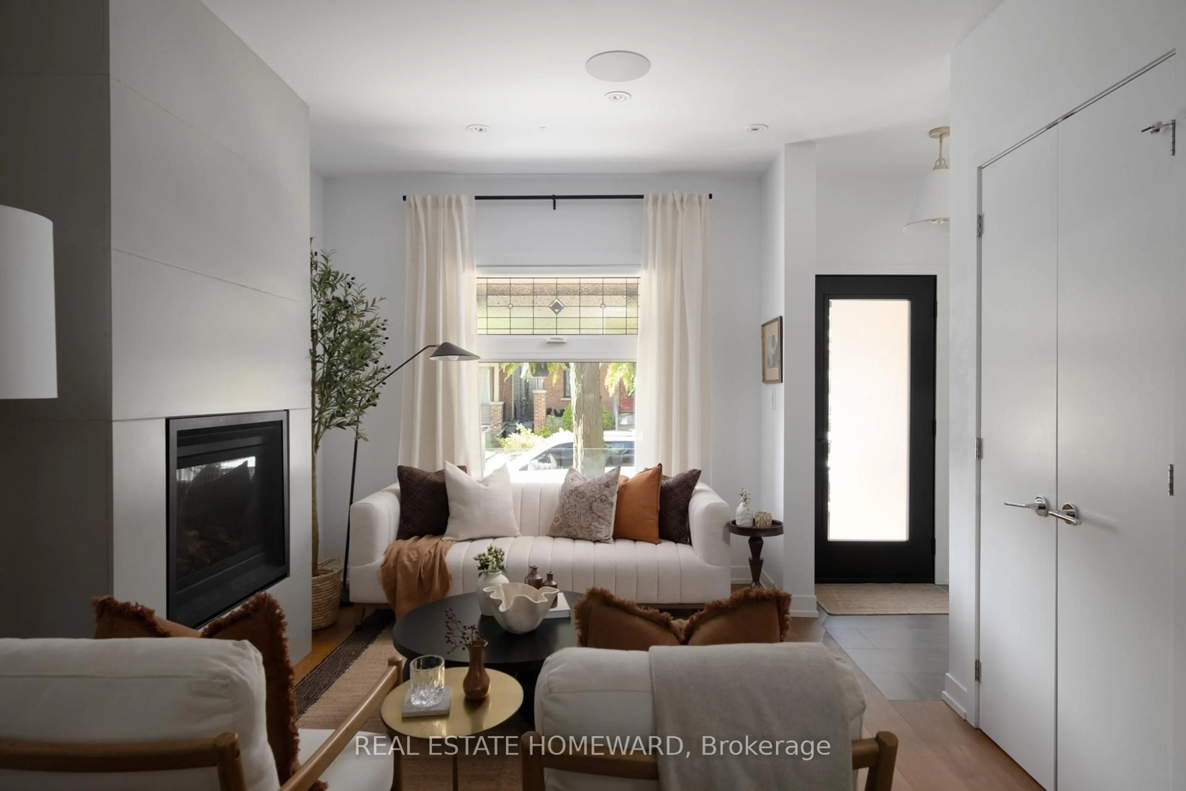 Living room with furniture, unknown for 204 Bain Ave, Toronto Ontario M4K 1G1