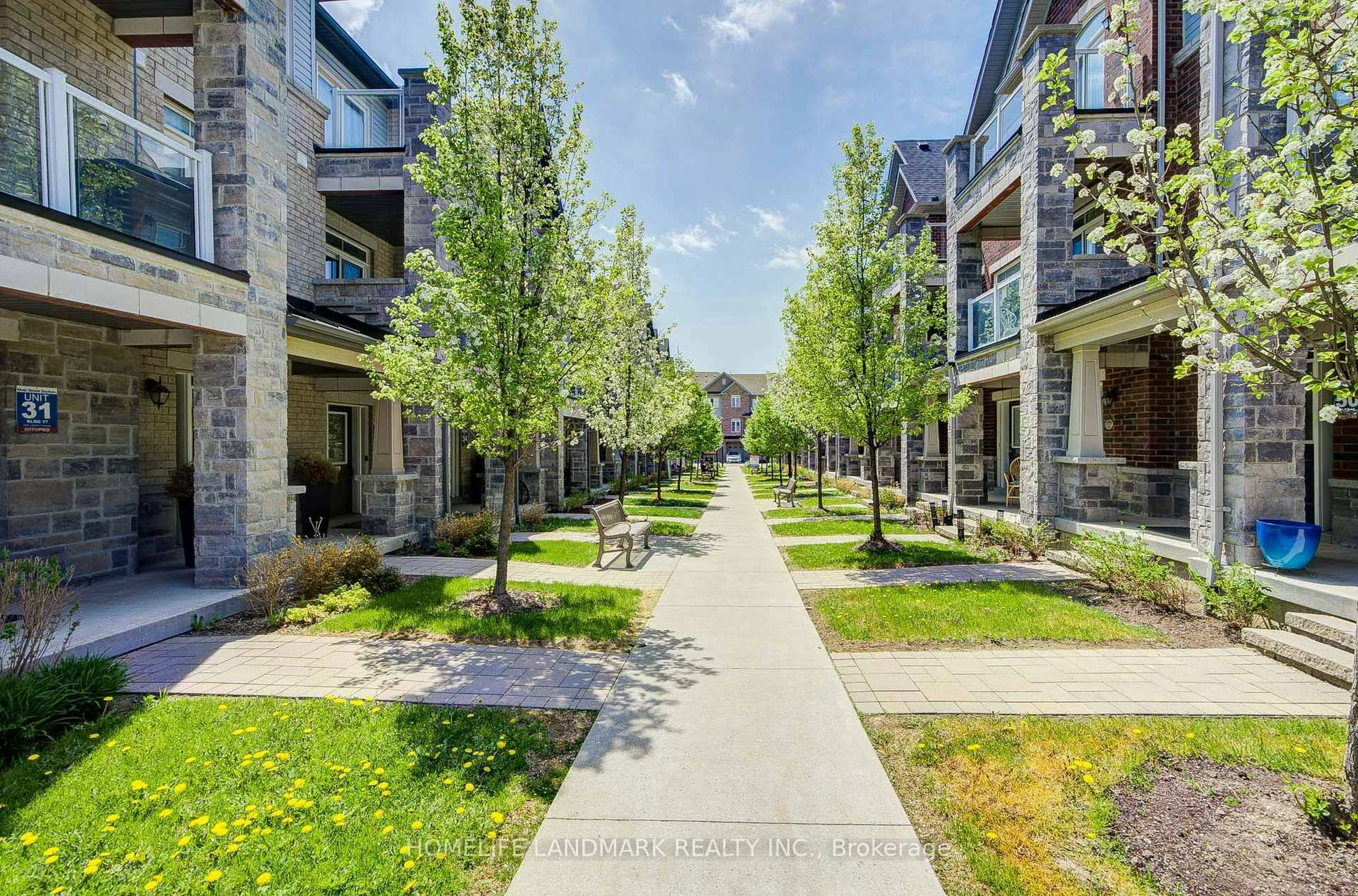Patio, street for 2576 Ladyfern Crossing, Pickering Ontario L1X 0E6
