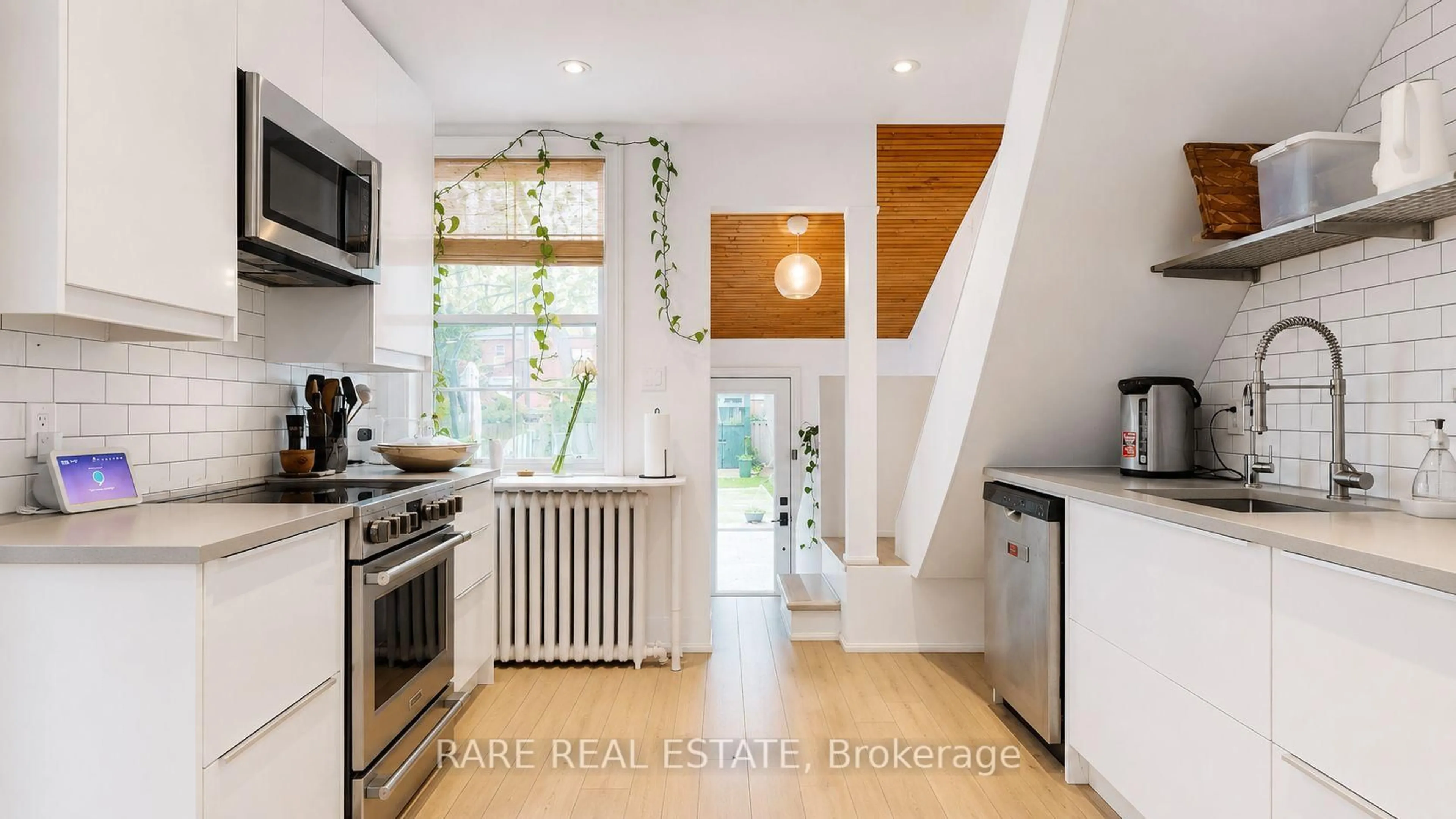 Open concept kitchen, unknown for 48 Redwood Ave, Toronto Ontario M4L 2S6