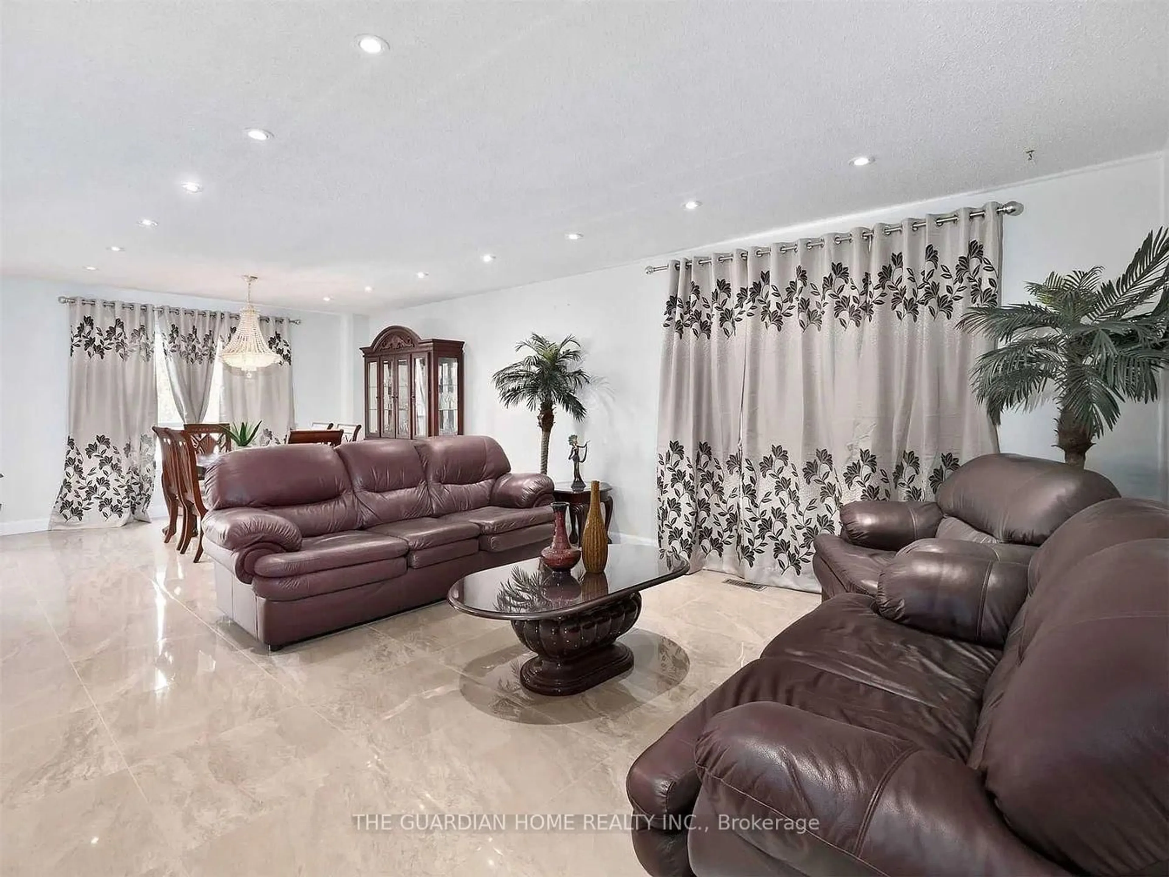 Living room with furniture, unknown for 84 Morningview Tr, Toronto Ontario M1B 5B1