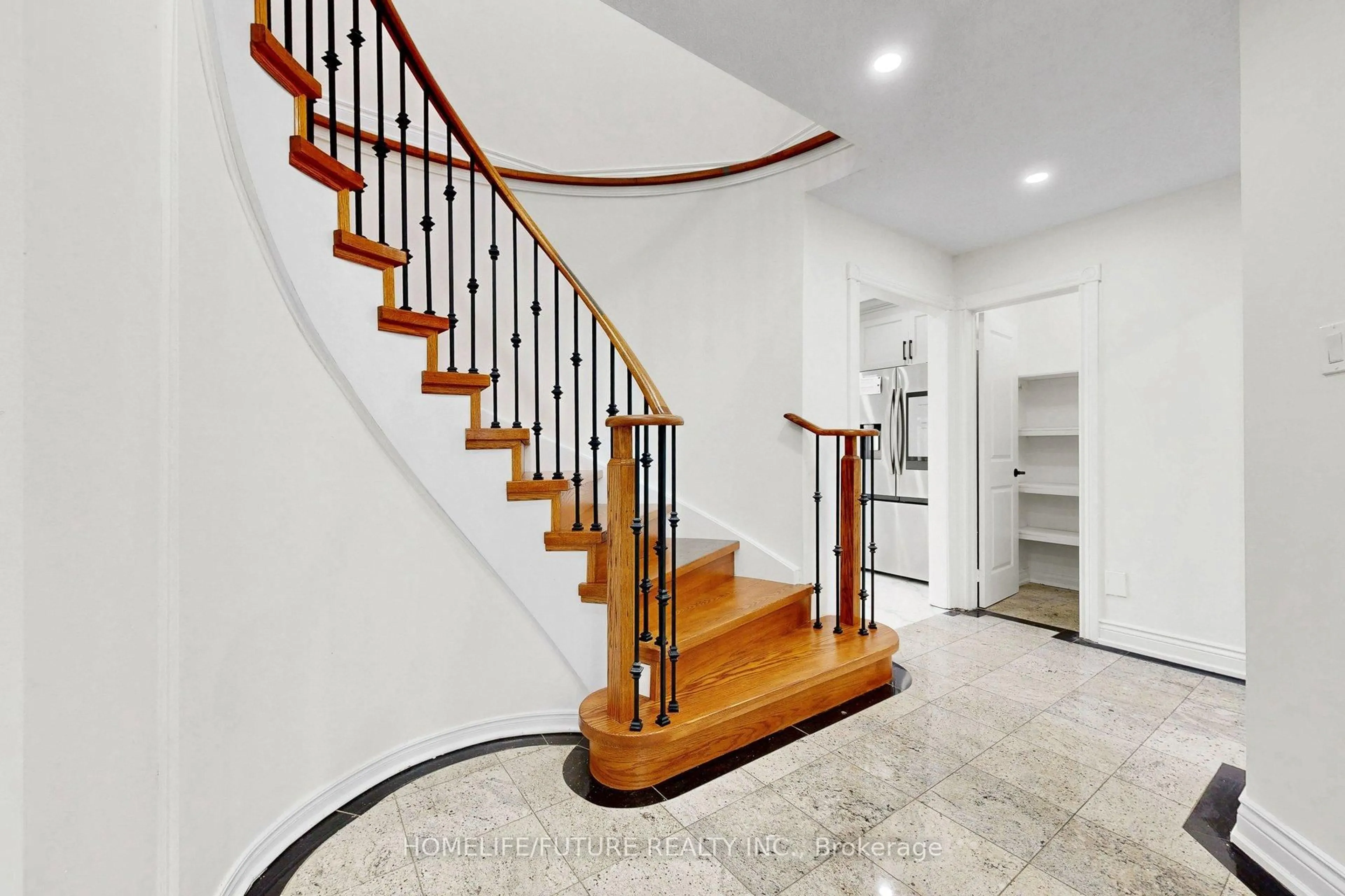 Stairs for 70 Challenger Crt, Toronto Ontario M1C 4C4