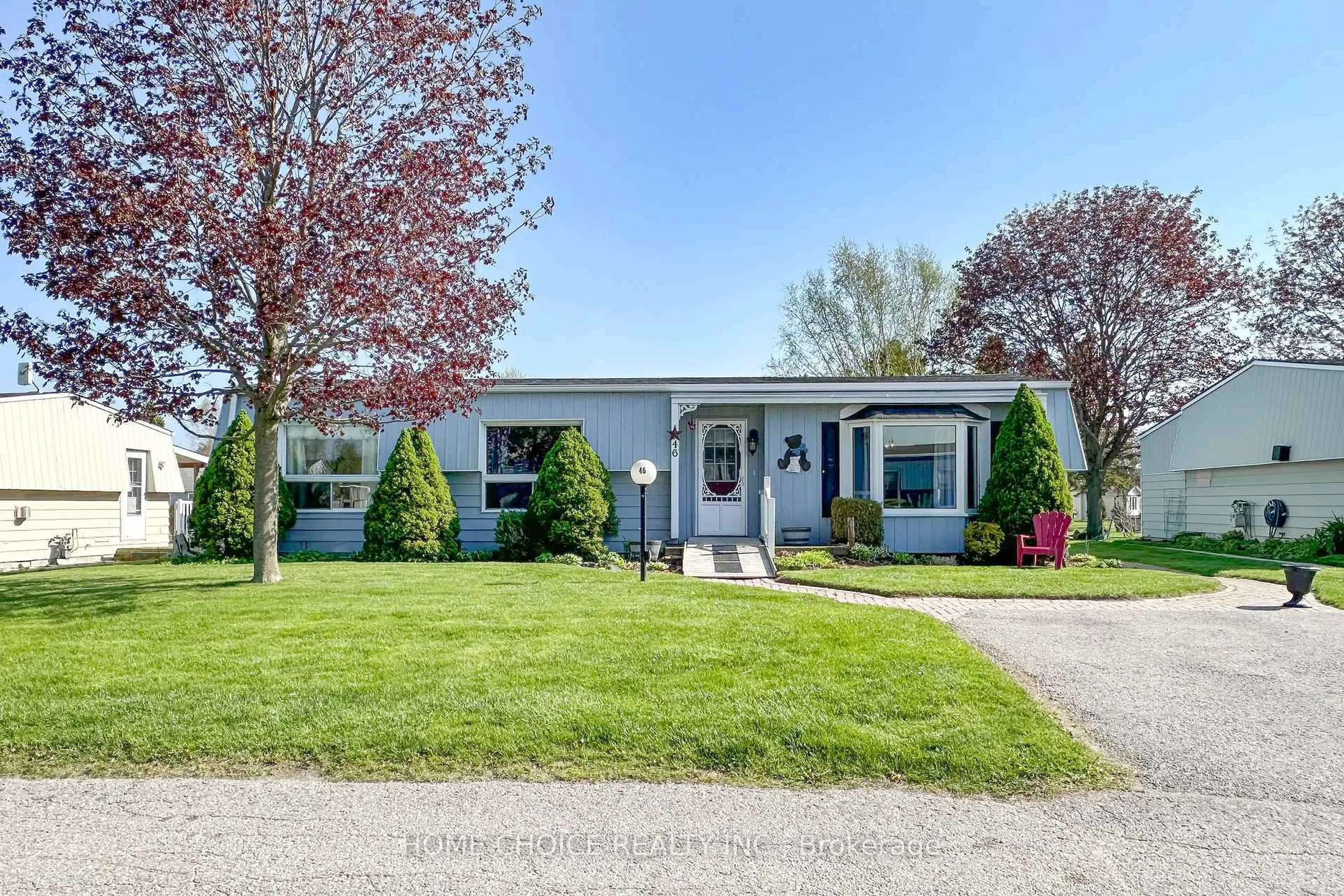 Home with vinyl exterior material, street for 46 Fairway Dr, Clarington Ontario L1B 1B3