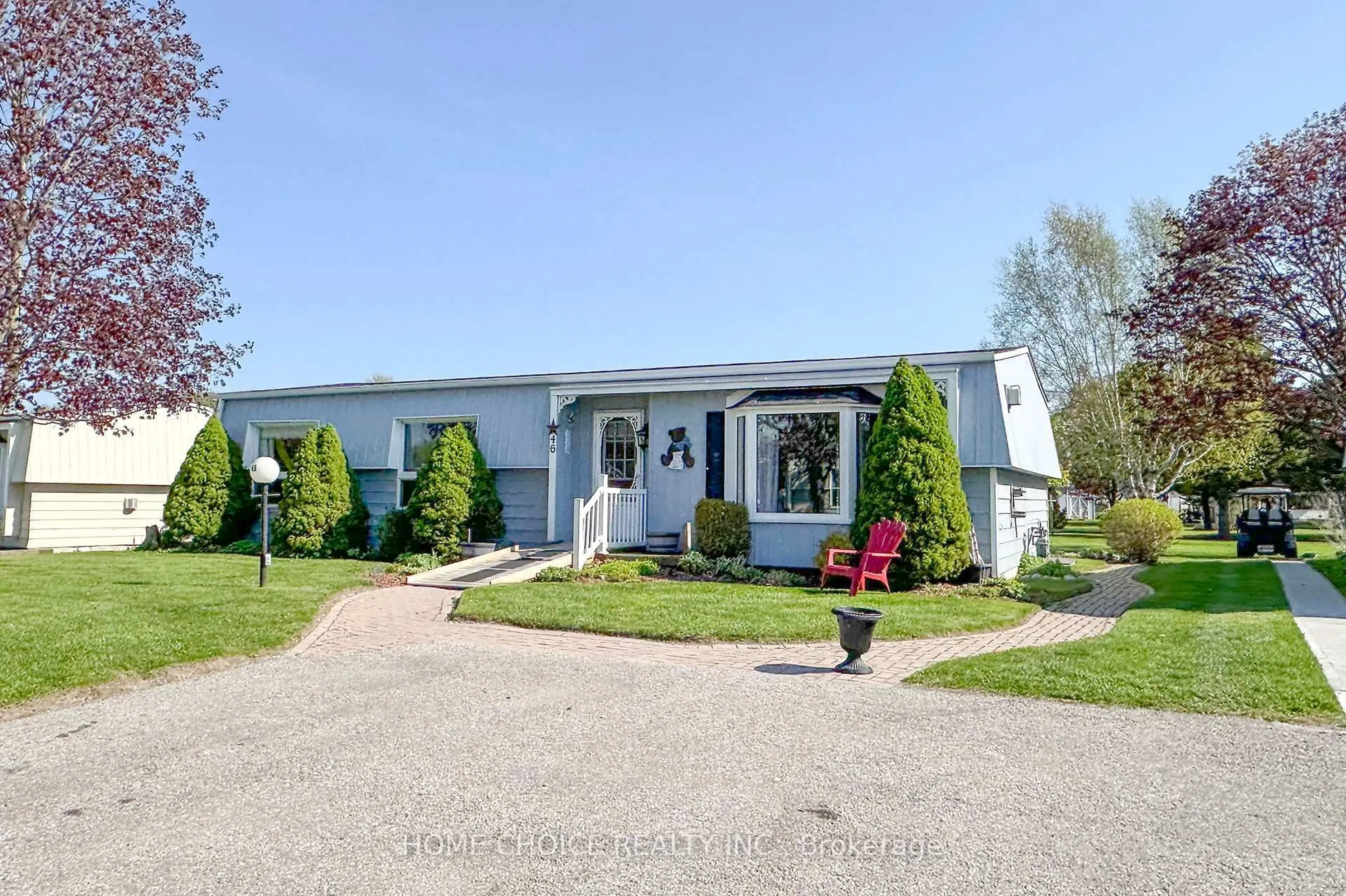 Home with vinyl exterior material, street for 46 Fairway Dr, Clarington Ontario L1B 1B3