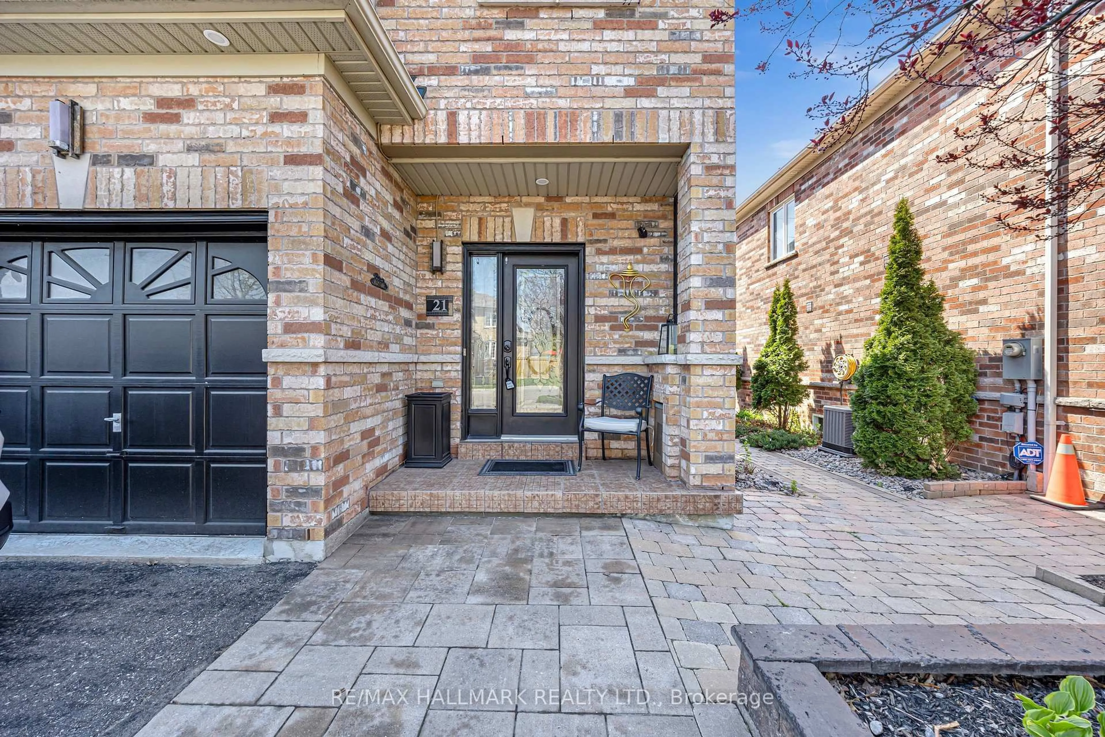 Home with brick exterior material, street for 21 Summerside Ave, Whitby Ontario L1R 0G3