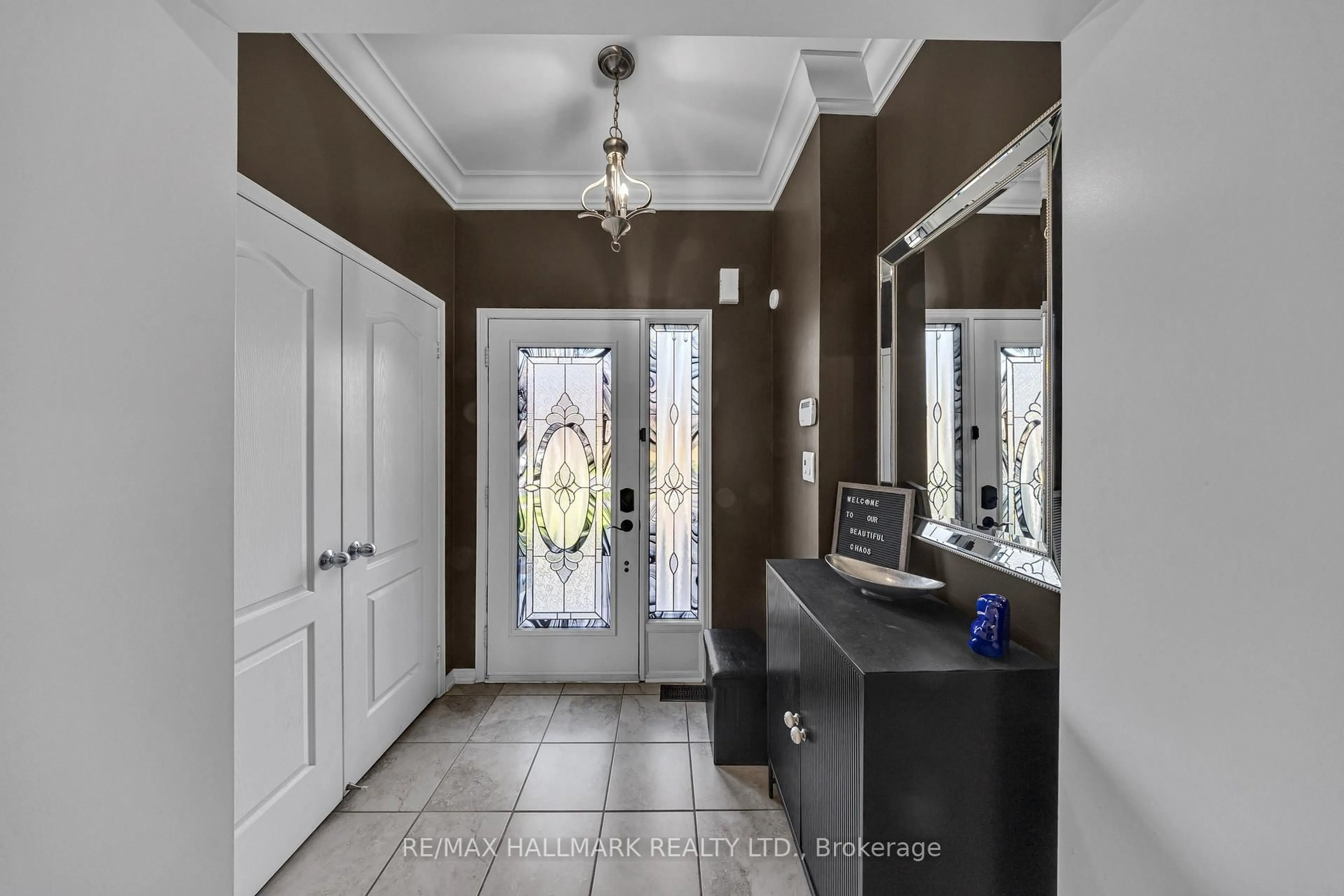 Indoor entryway for 21 Summerside Ave, Whitby Ontario L1R 0G3