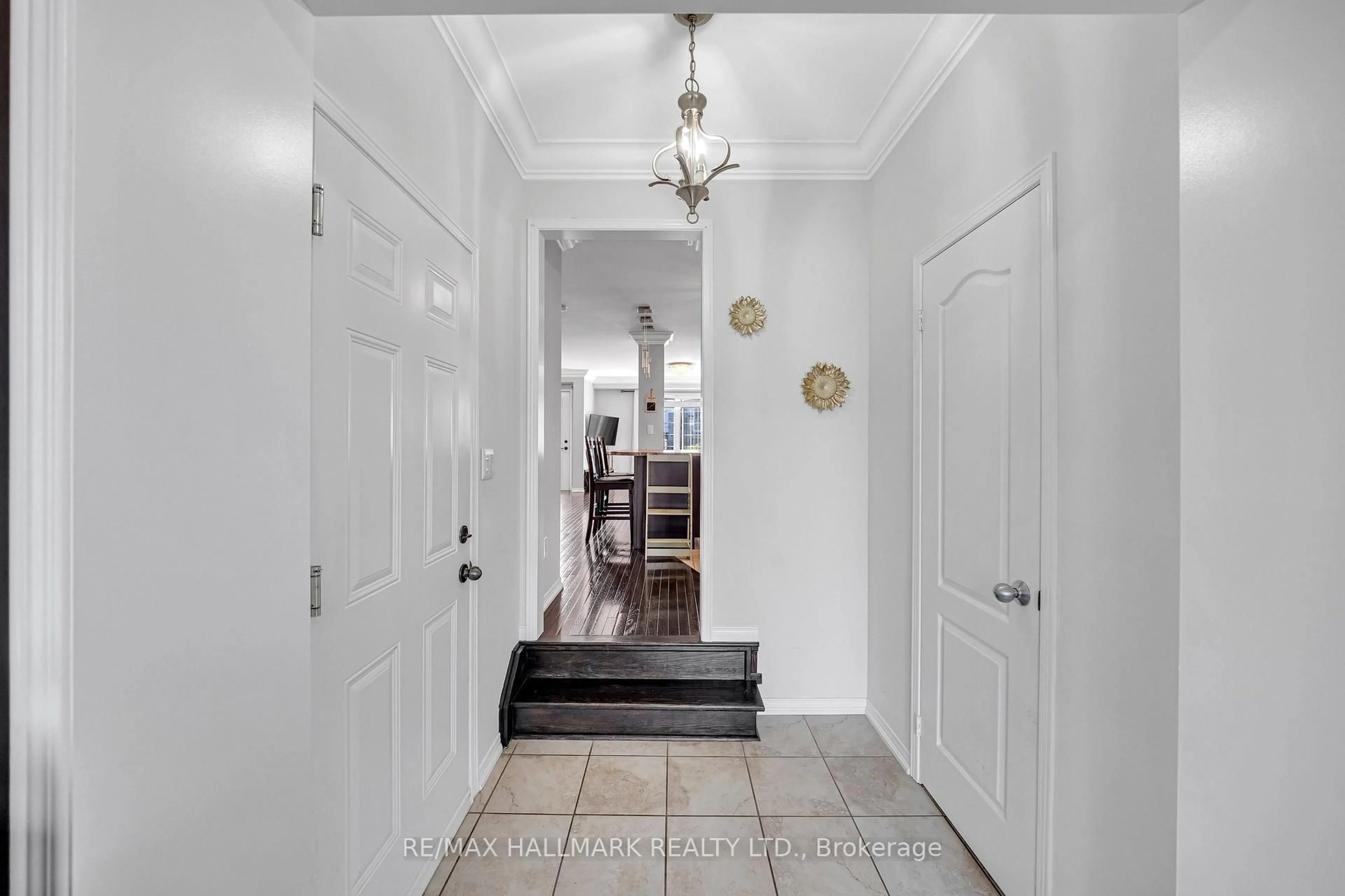 Indoor entryway for 21 Summerside Ave, Whitby Ontario L1R 0G3