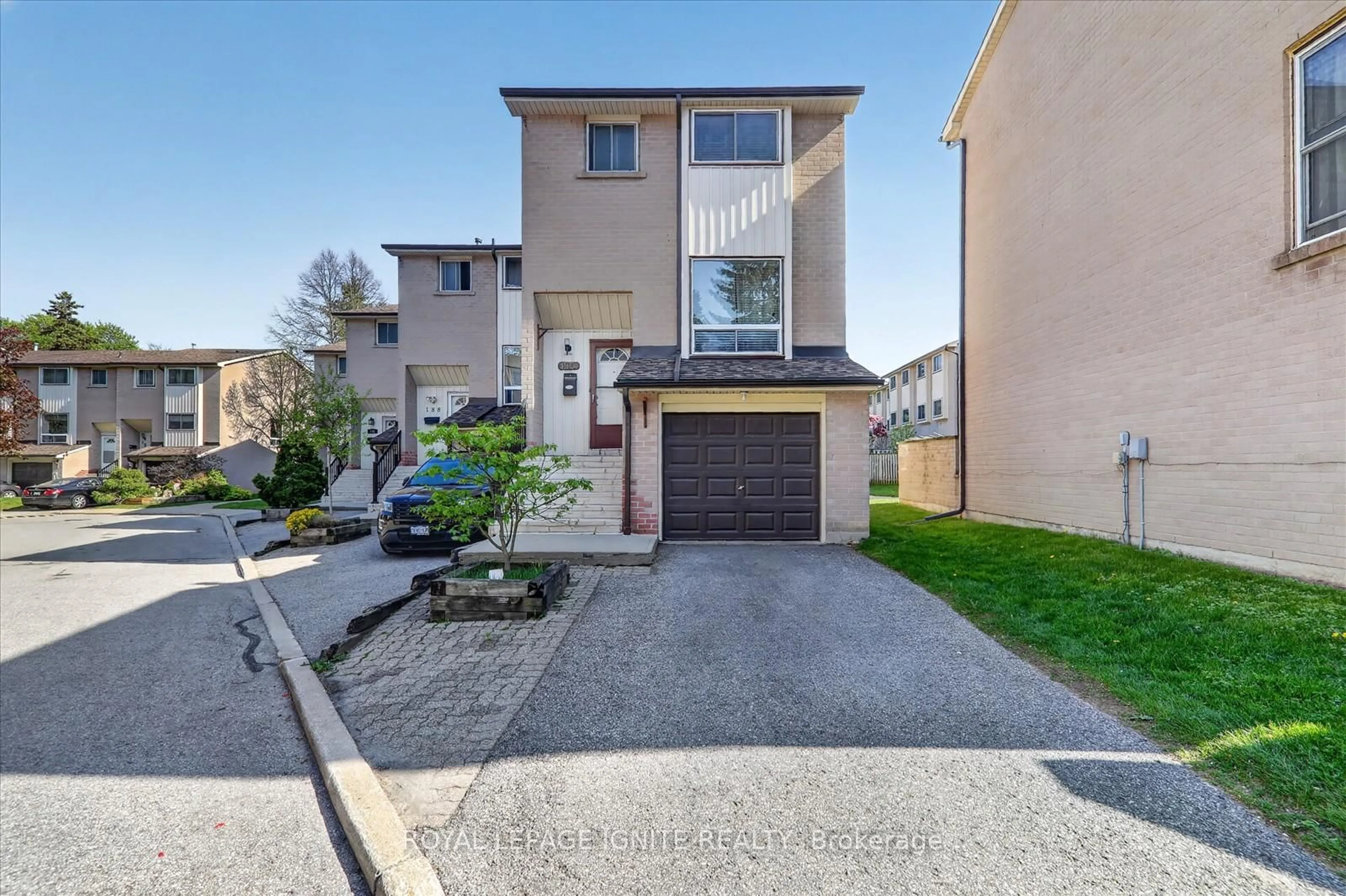 A pic from outside/outdoor area/front of a property/back of a property/a pic from drone, street for 41 Collinsgrove Rd #190, Toronto Ontario M1E 4Z1