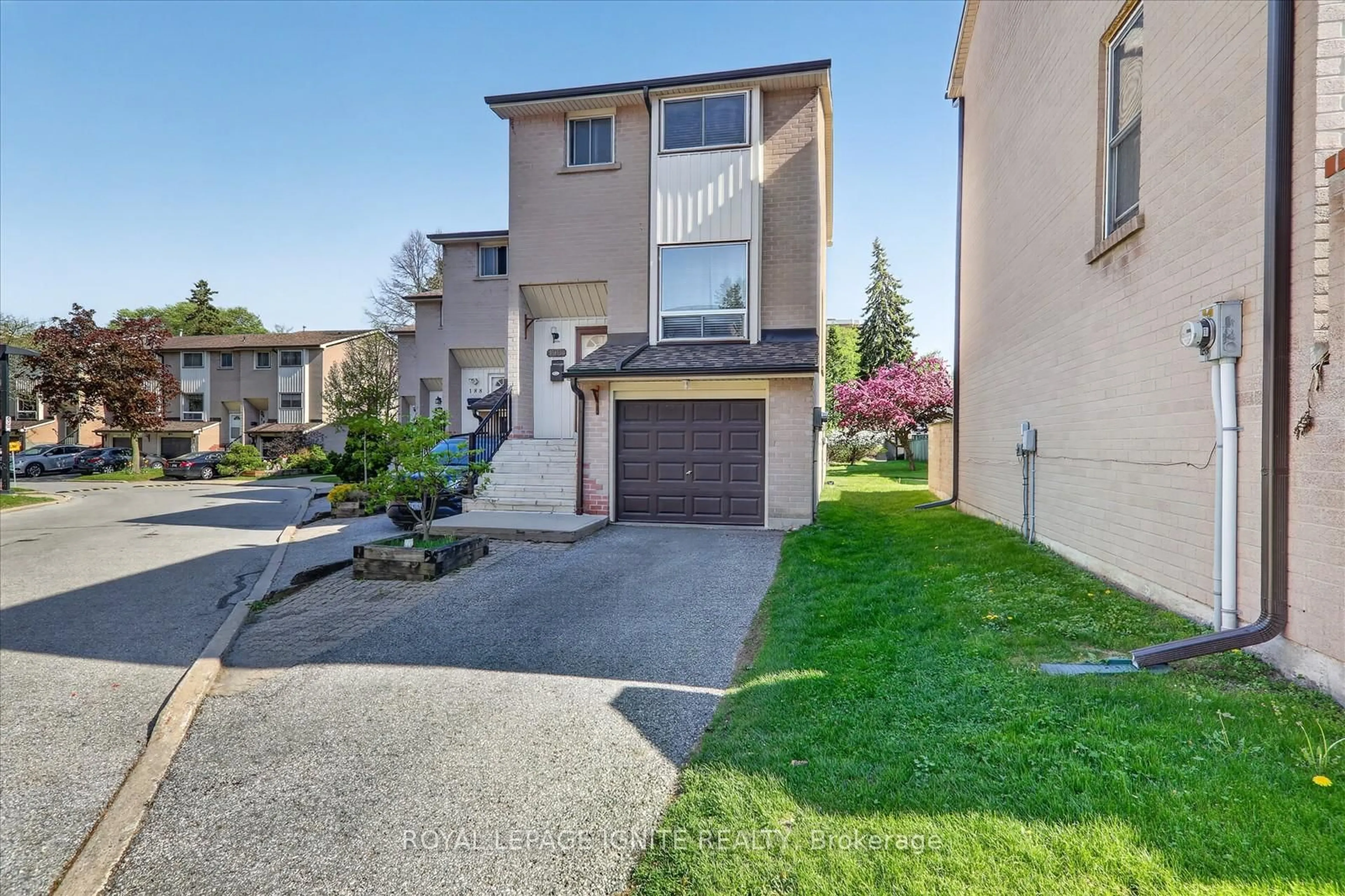 A pic from outside/outdoor area/front of a property/back of a property/a pic from drone, street for 41 Collinsgrove Rd #190, Toronto Ontario M1E 4Z1