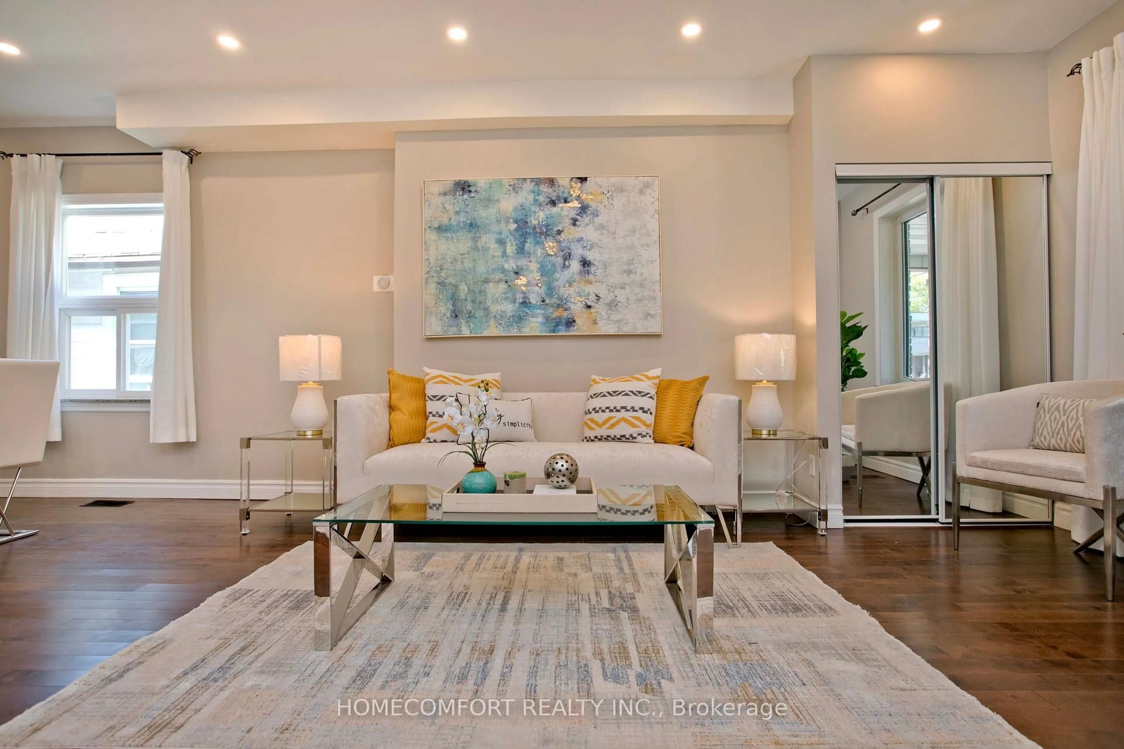 Living room with furniture, unknown for 202 Gledhill Ave, Toronto Ontario M4C 5L1
