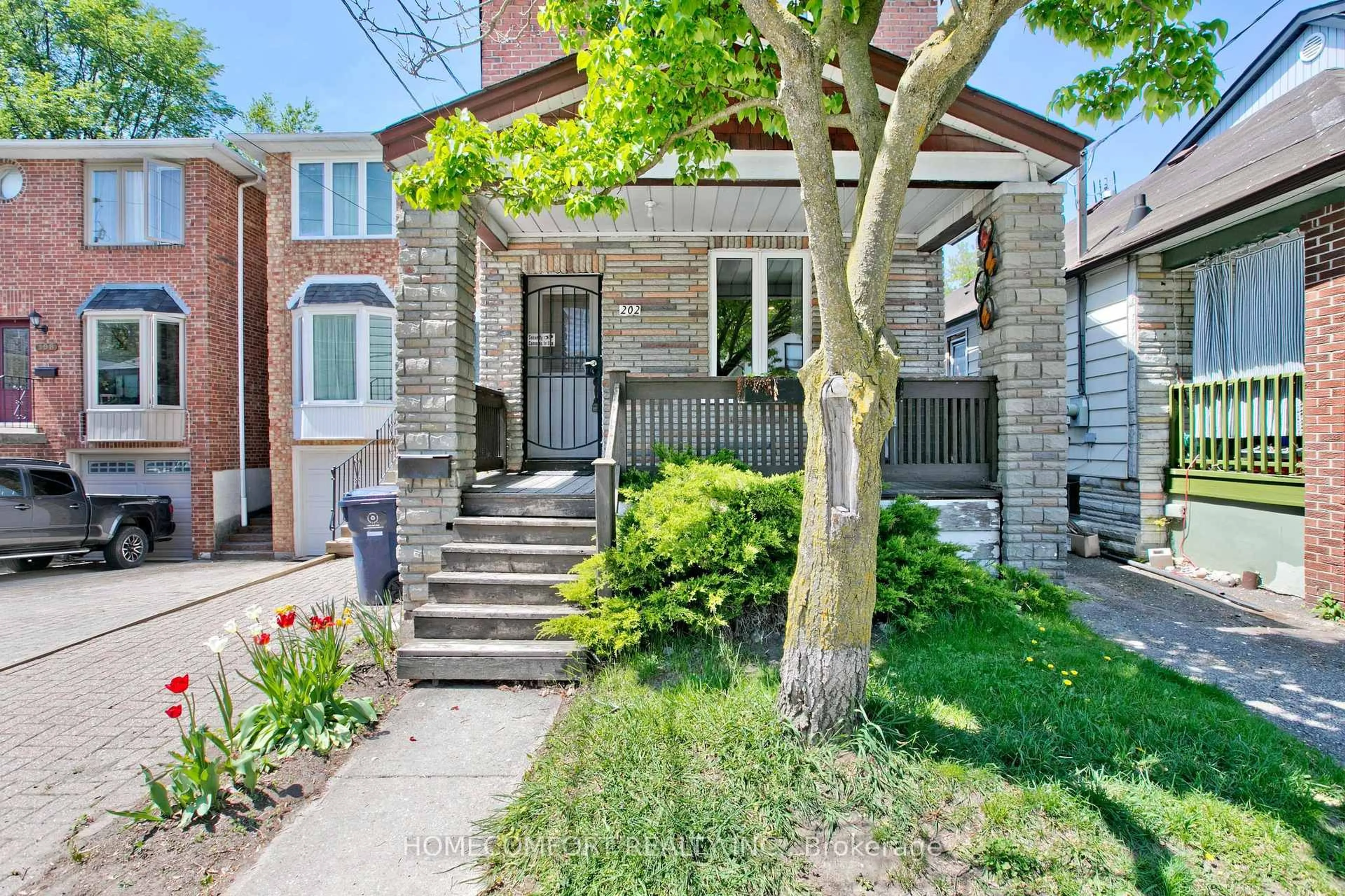 Home with brick exterior material, street for 202 Gledhill Ave, Toronto Ontario M4C 5L1