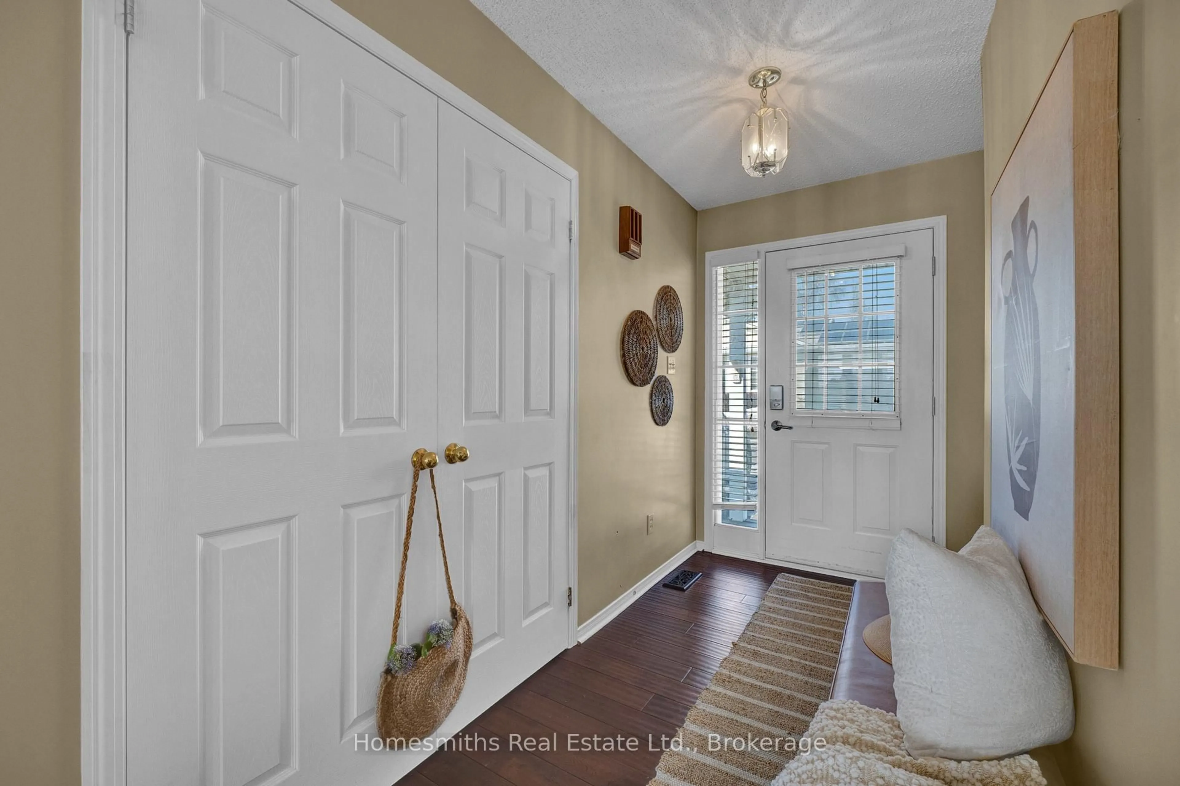 Indoor entryway for 89A Wilmot Tr, Clarington Ontario L1B 1B8