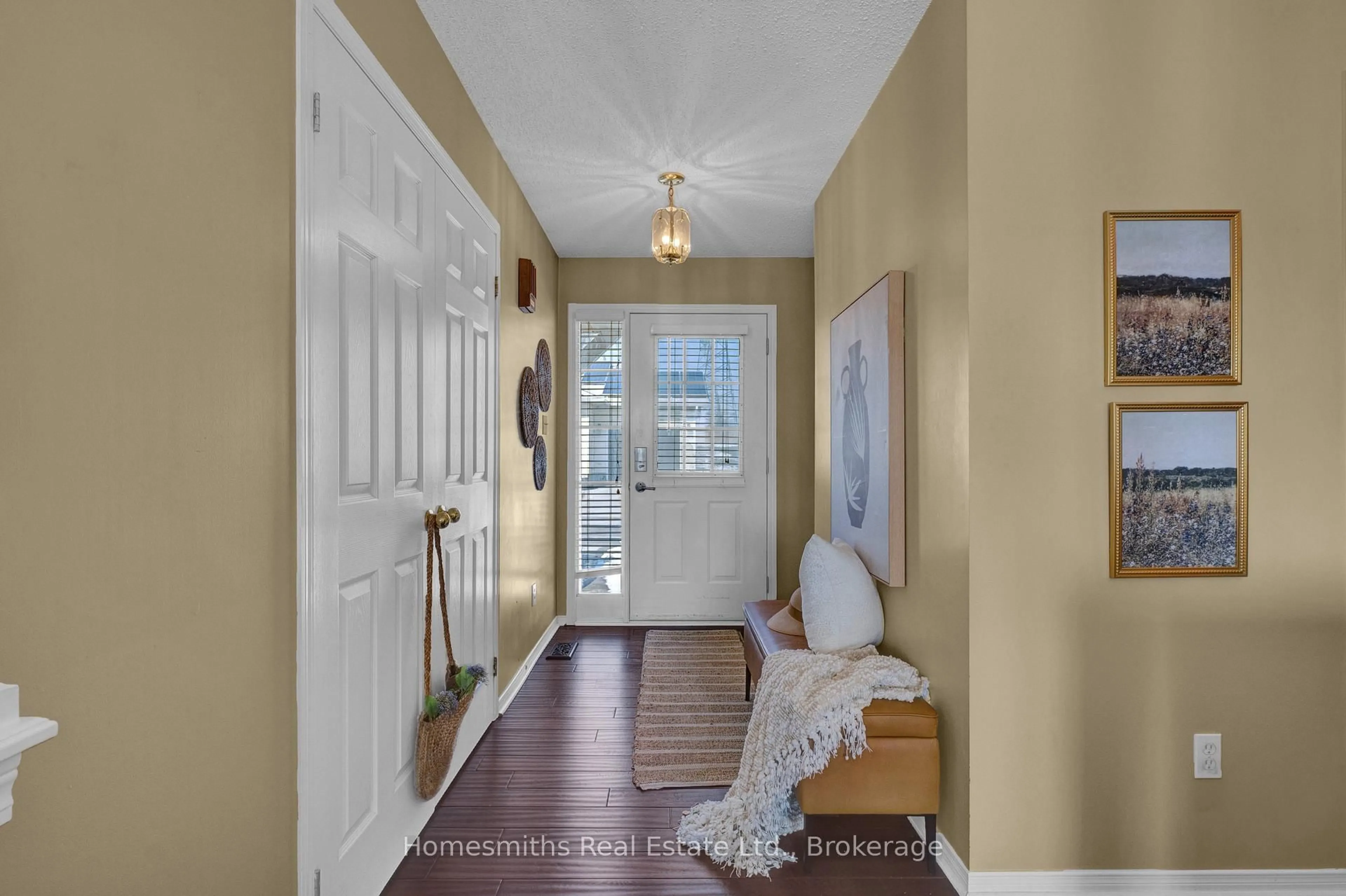 Indoor entryway for 89A Wilmot Tr, Clarington Ontario L1B 1B8