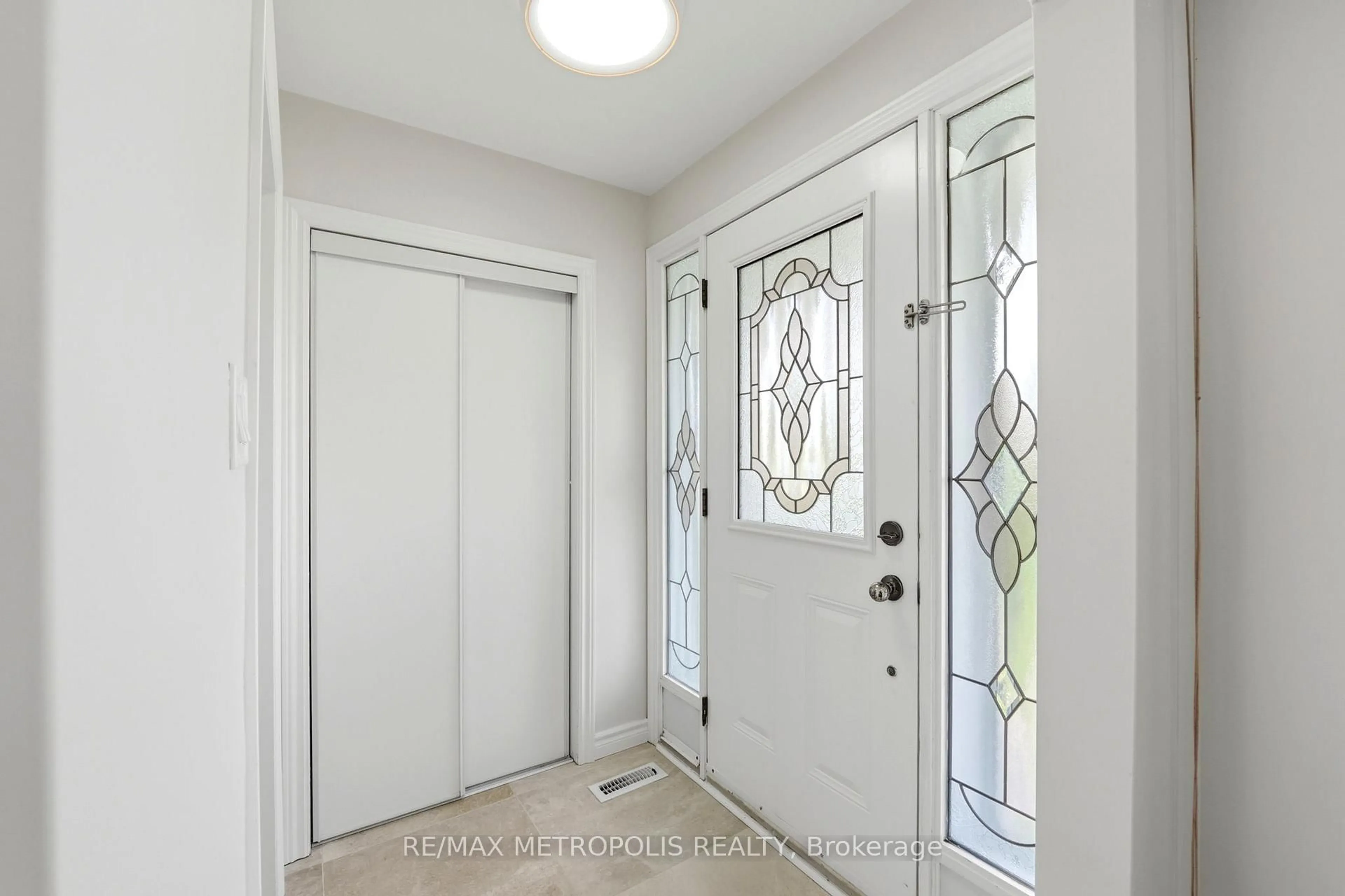 Indoor entryway for 23 Lochleven Dr, Toronto Ontario M1M 3R9