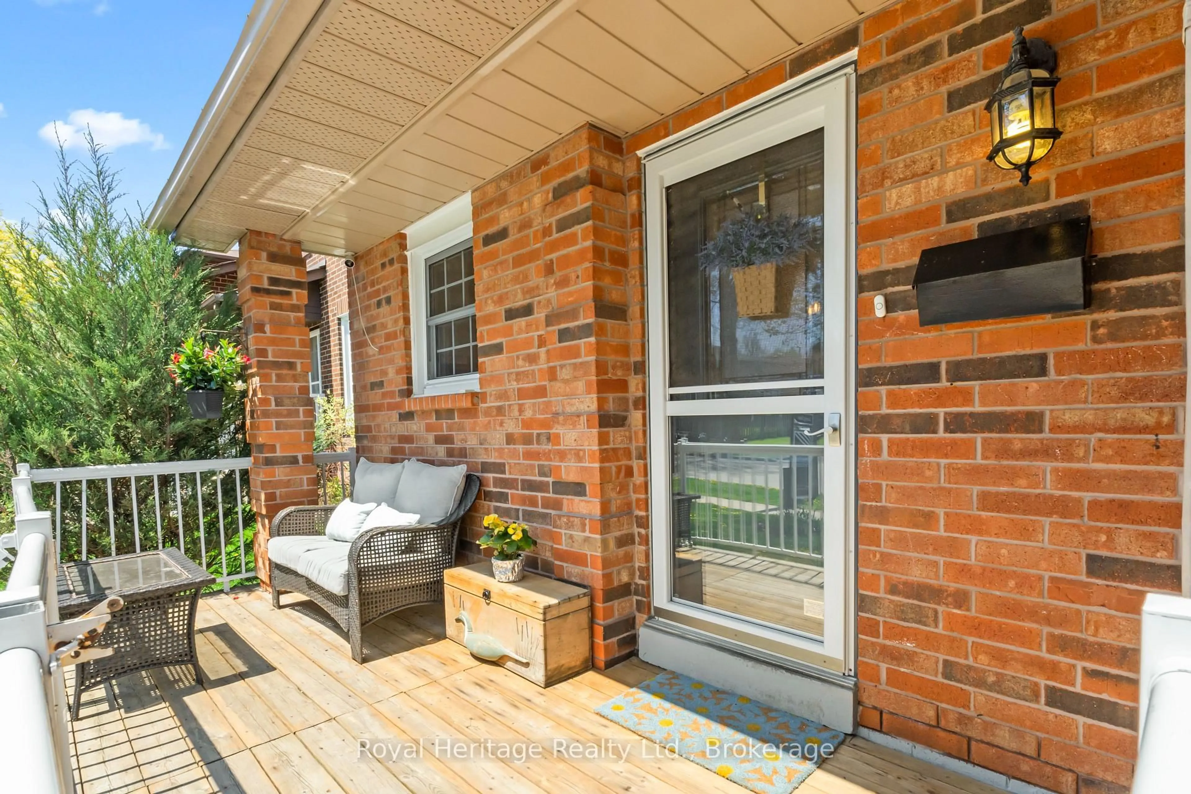 Unknown for 32 Hewitt Cres, Ajax Ontario L1S 7A4