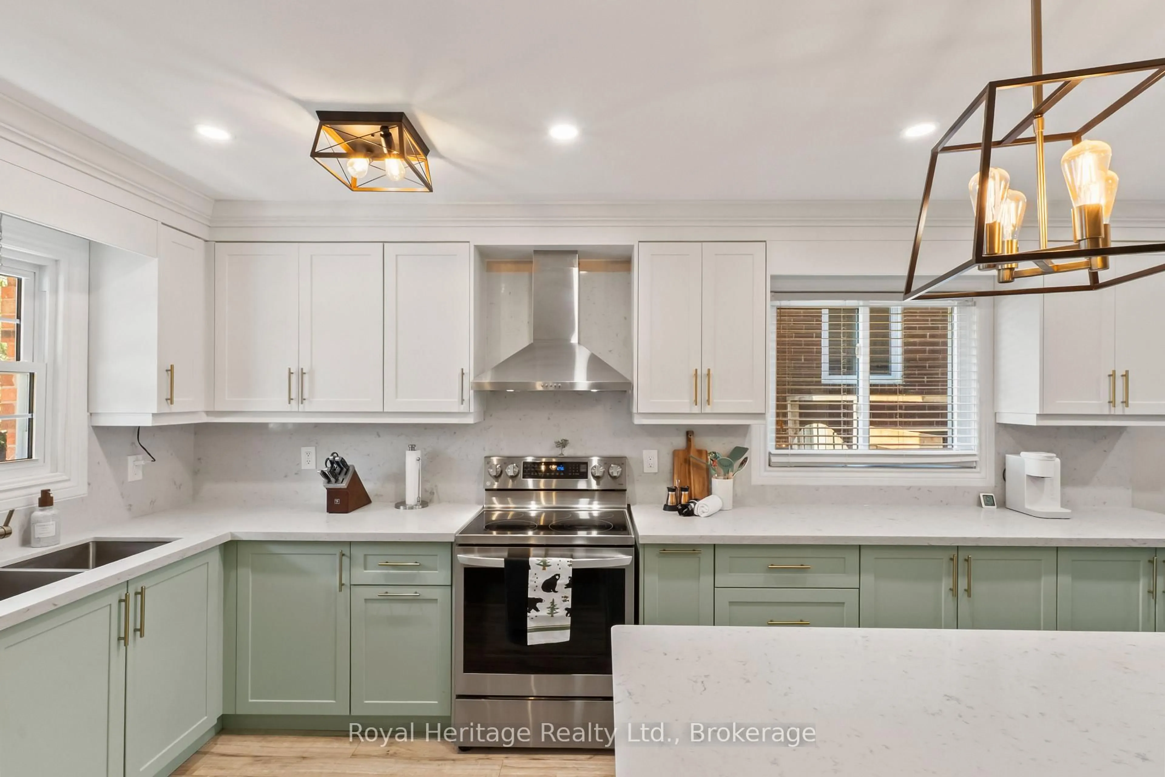 Open concept kitchen, ceramic/tile floor for 32 Hewitt Cres, Ajax Ontario L1S 7A4