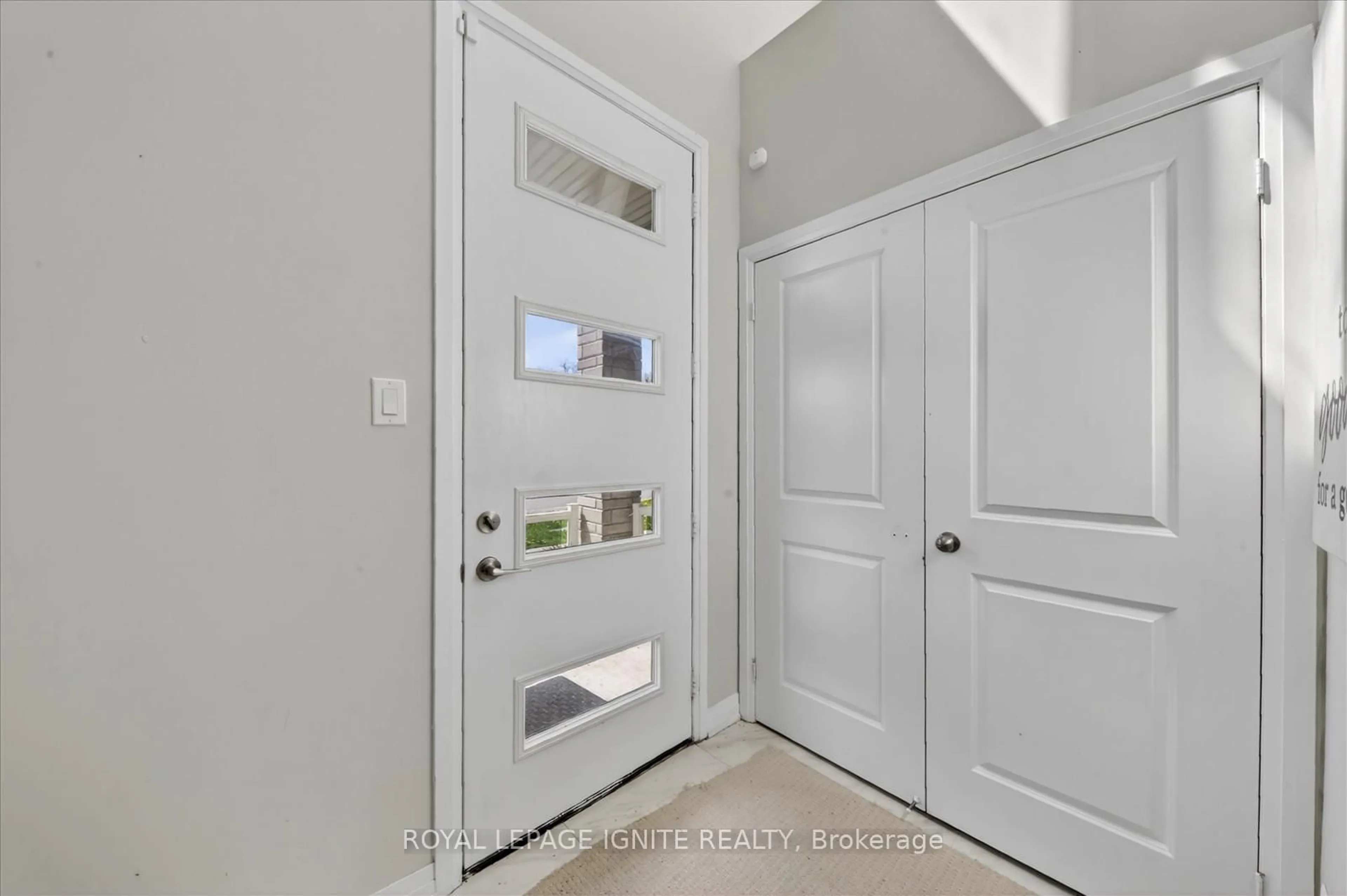 Indoor entryway for 235 Port Darlington Rd, Clarington Ontario L1C 4A9