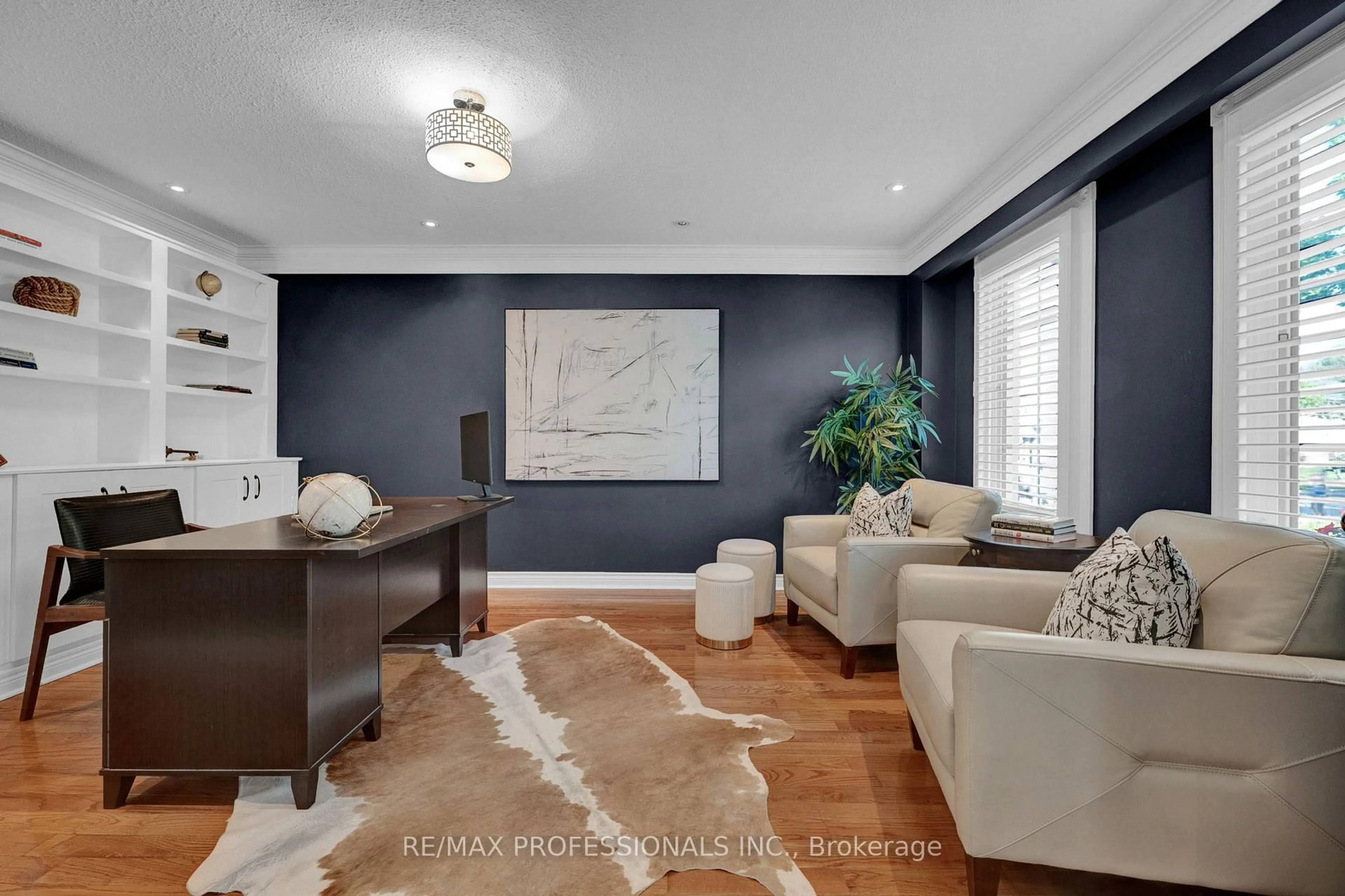 Living room with furniture, unknown for 45 Resolute Cres, Whitby Ontario L1P 1G9