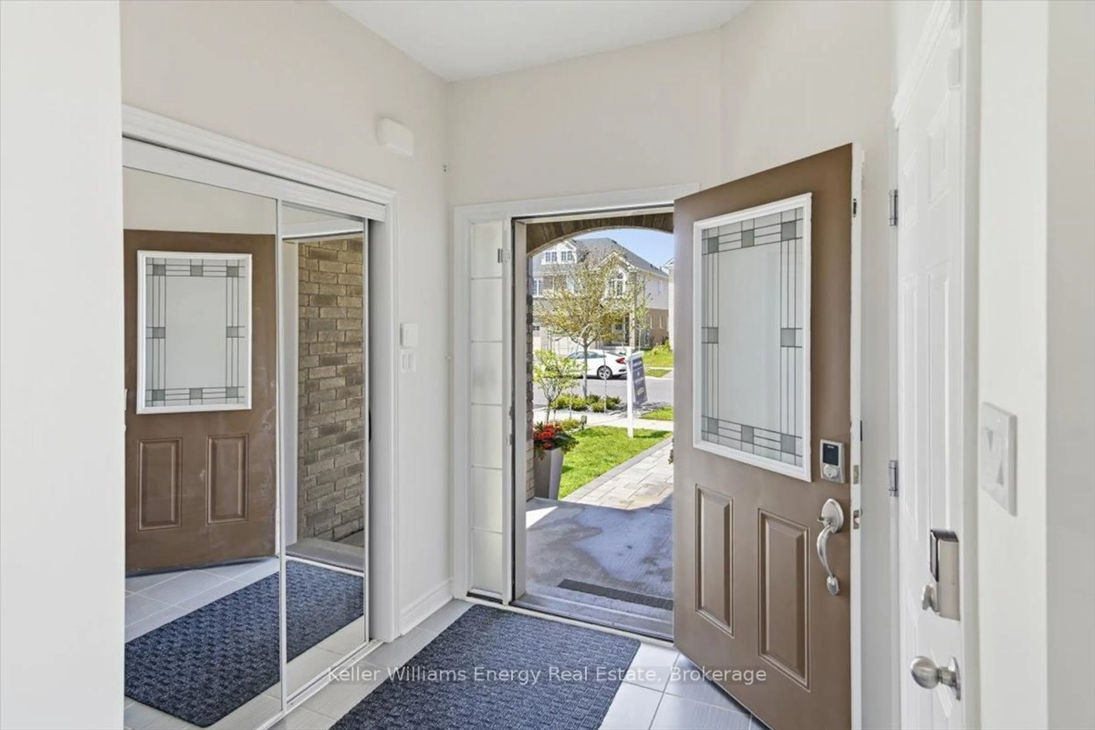 Indoor entryway for 21 Denny St, Ajax Ontario L1Z 0S3