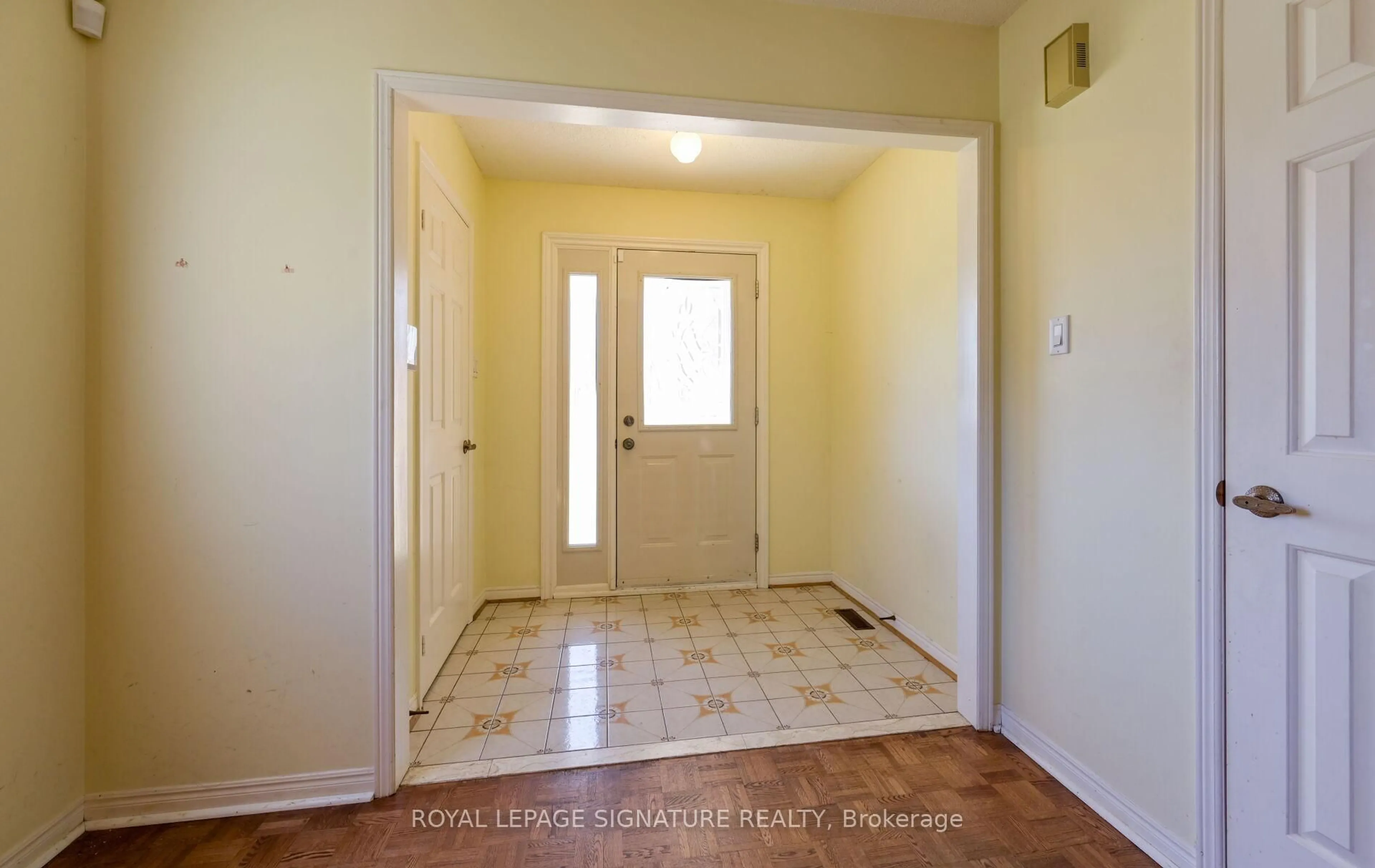 Indoor entryway for 2 Danjohn Cres, Toronto Ontario M1V 3N3