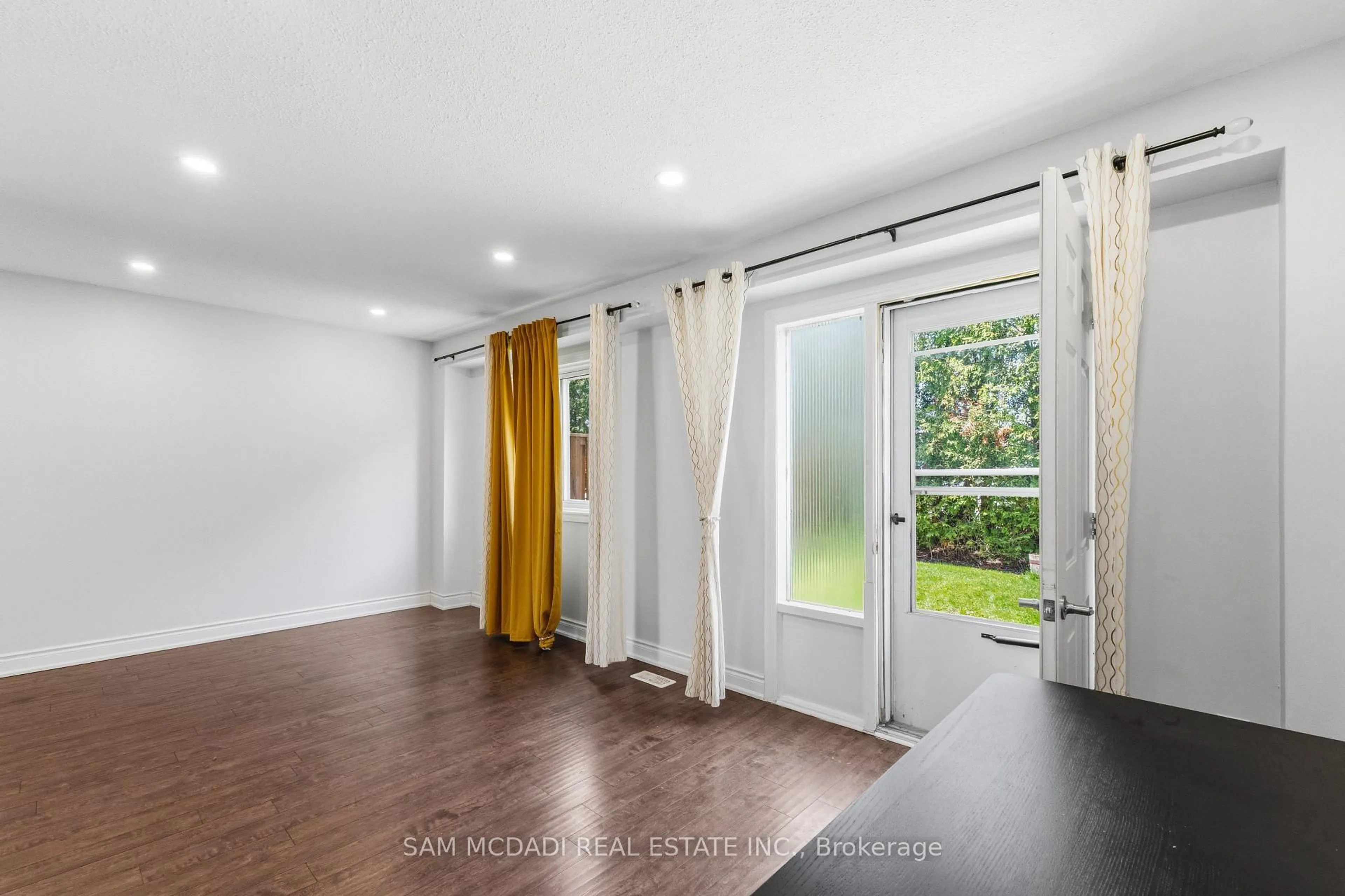 Indoor entryway for 250 Orton Pk Rd #25, Toronto Ontario M1G 3T6