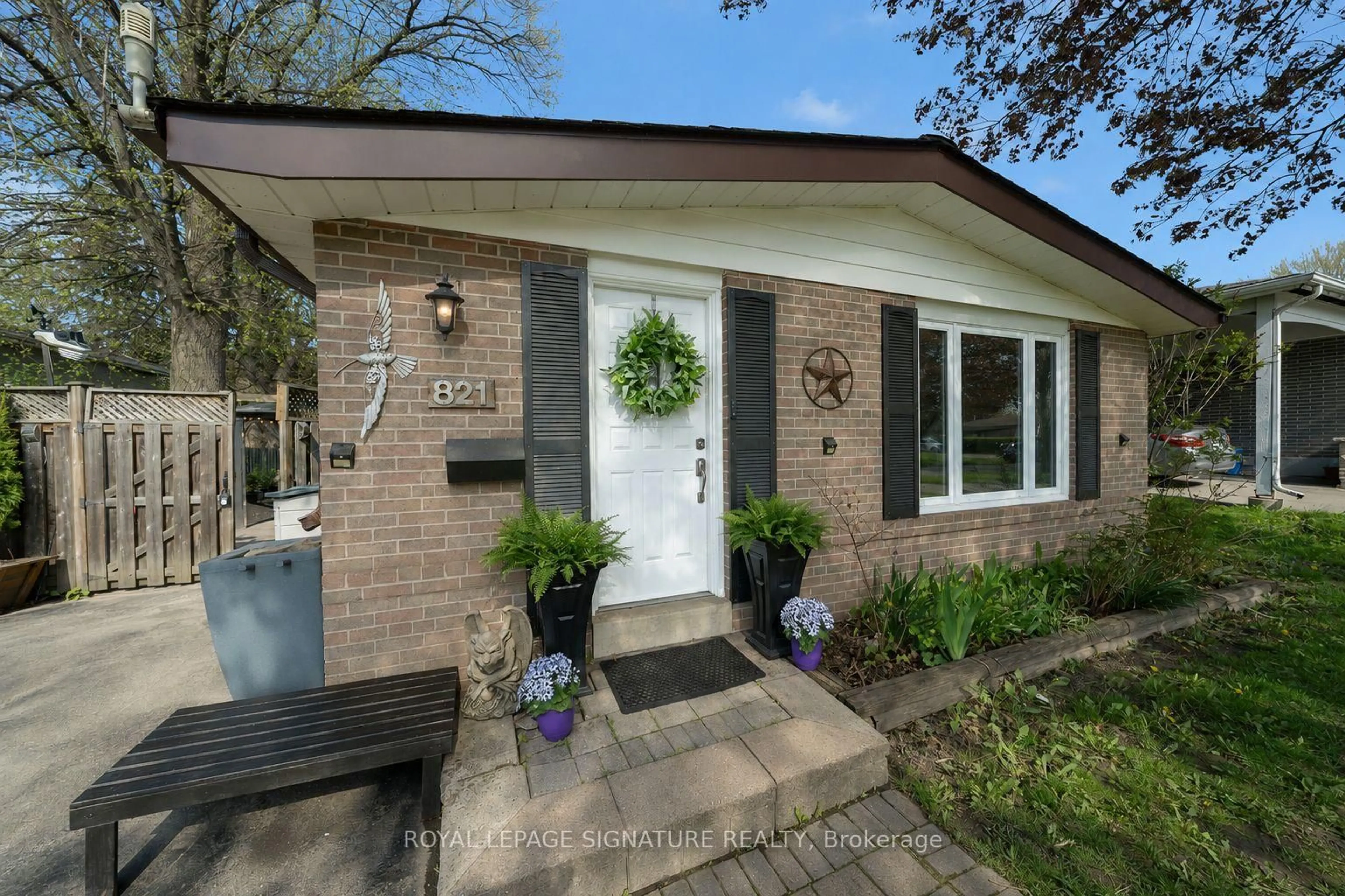 Home with brick exterior material, street for 821 Krosno Blvd, Pickering Ontario L1W 1G7