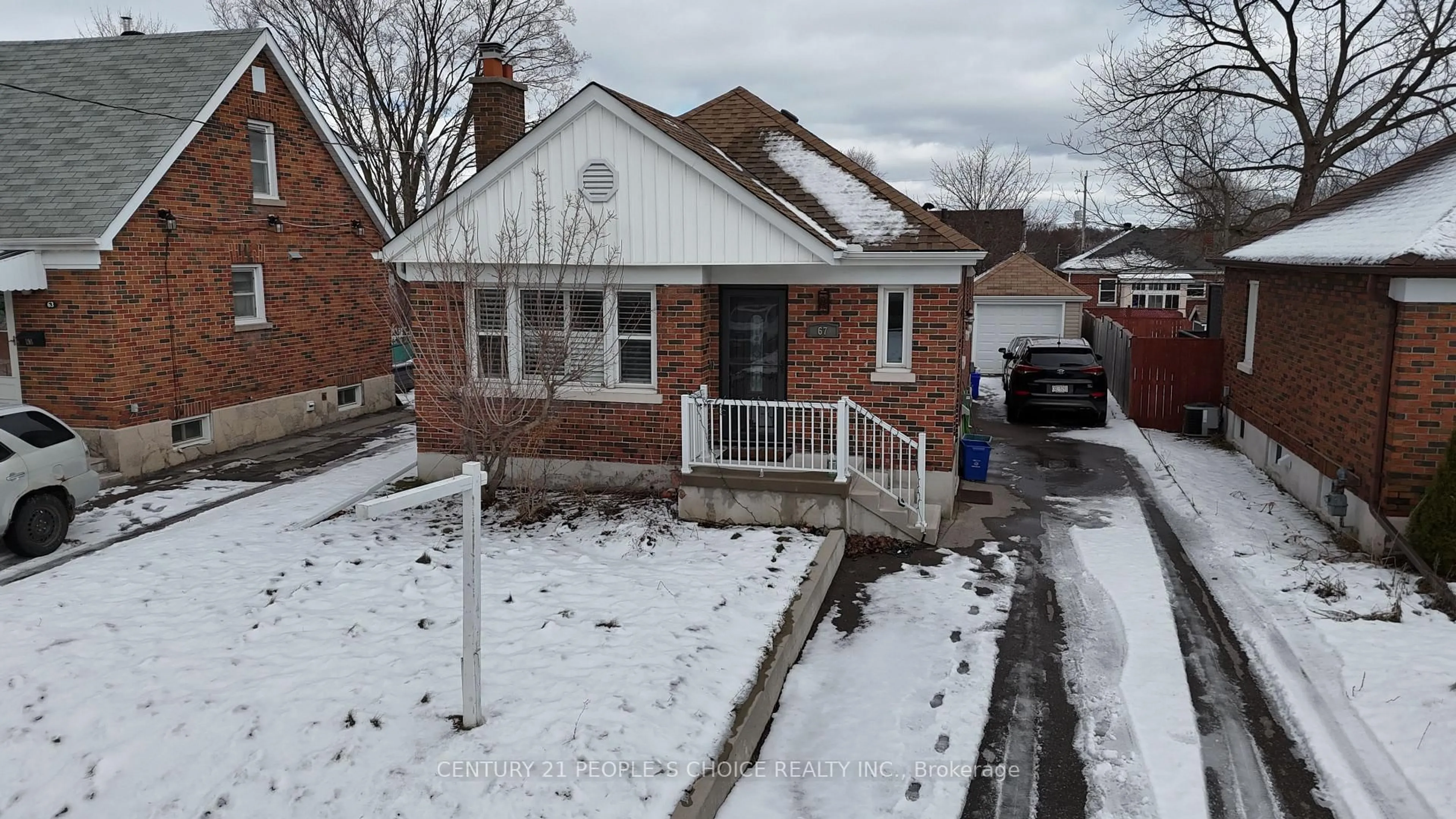 A pic from outside/outdoor area/front of a property/back of a property/a pic from drone, street for 67 Highland Ave, Oshawa Ontario L1H 6A4