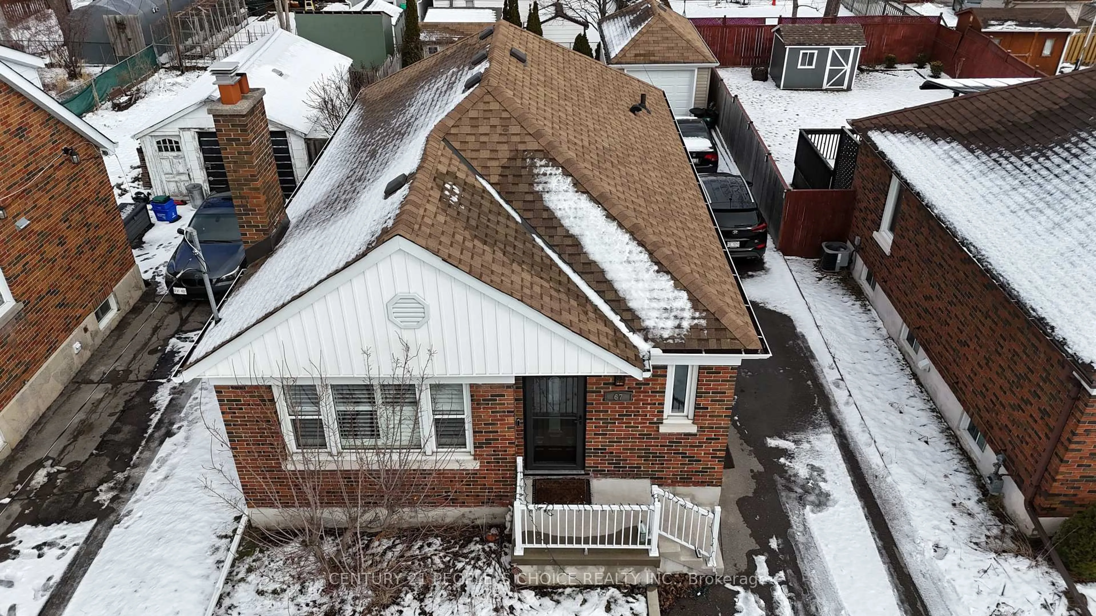 A pic from outside/outdoor area/front of a property/back of a property/a pic from drone, street for 67 Highland Ave, Oshawa Ontario L1H 6A4