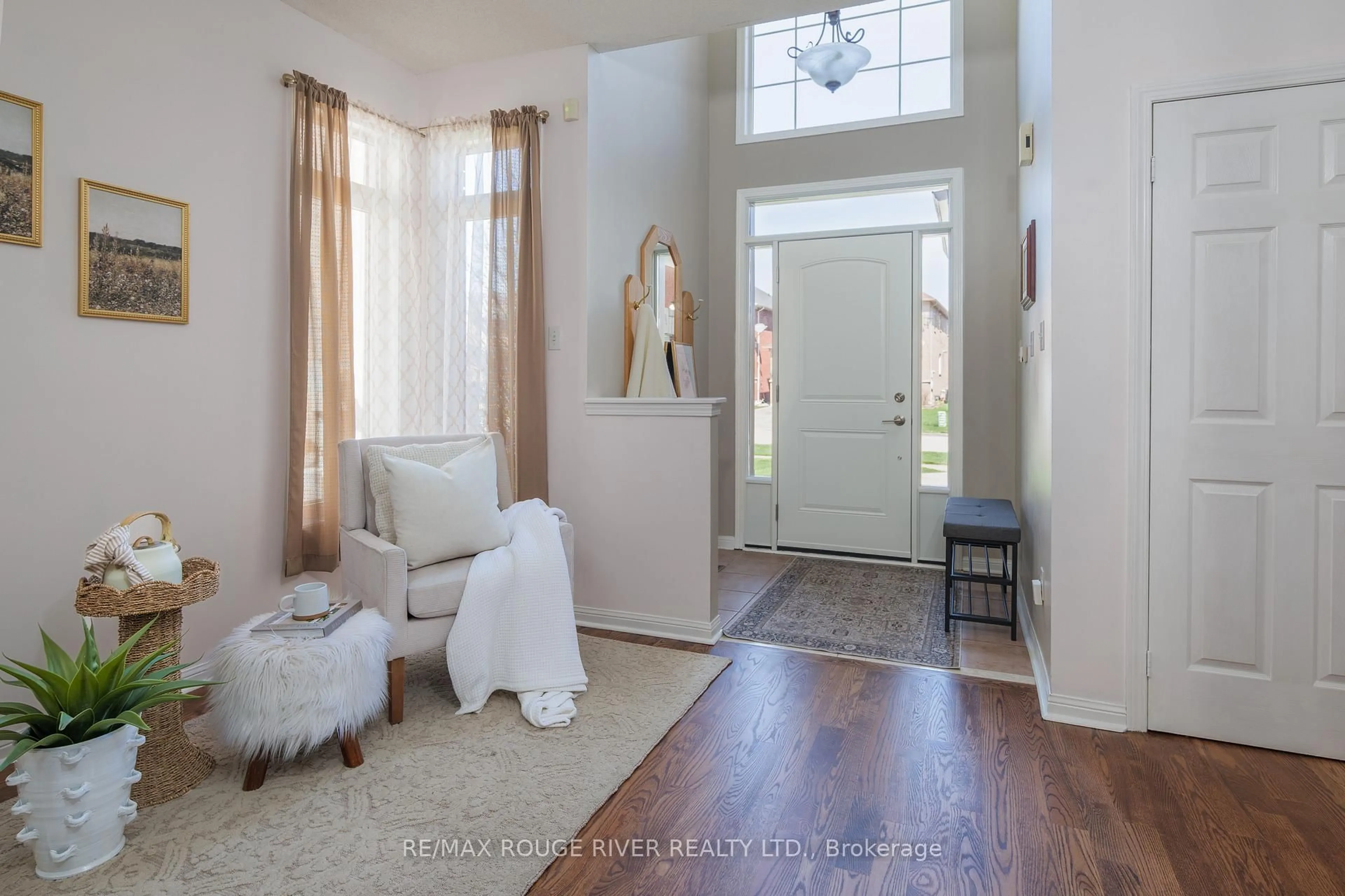 Indoor entryway for 463 Summerpark Cres, Pickering Ontario L1V 7A9